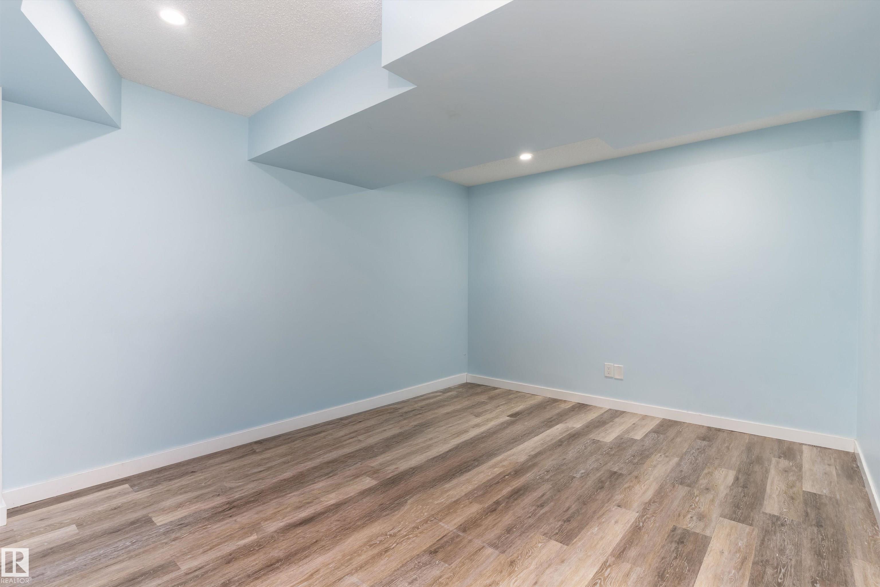 https://zimg.paragon.ice.com/ParagonImages/Property/PM/RAE/225401854/34/0/0/d724d2b2a8669fc599e4bfe91351a2f7/1/c1cec61f1ca7e2c24cbb931587c561af/225401854-3f6759d8-ed6d-45ae-aa1d-c979e5e23cce.JPG
