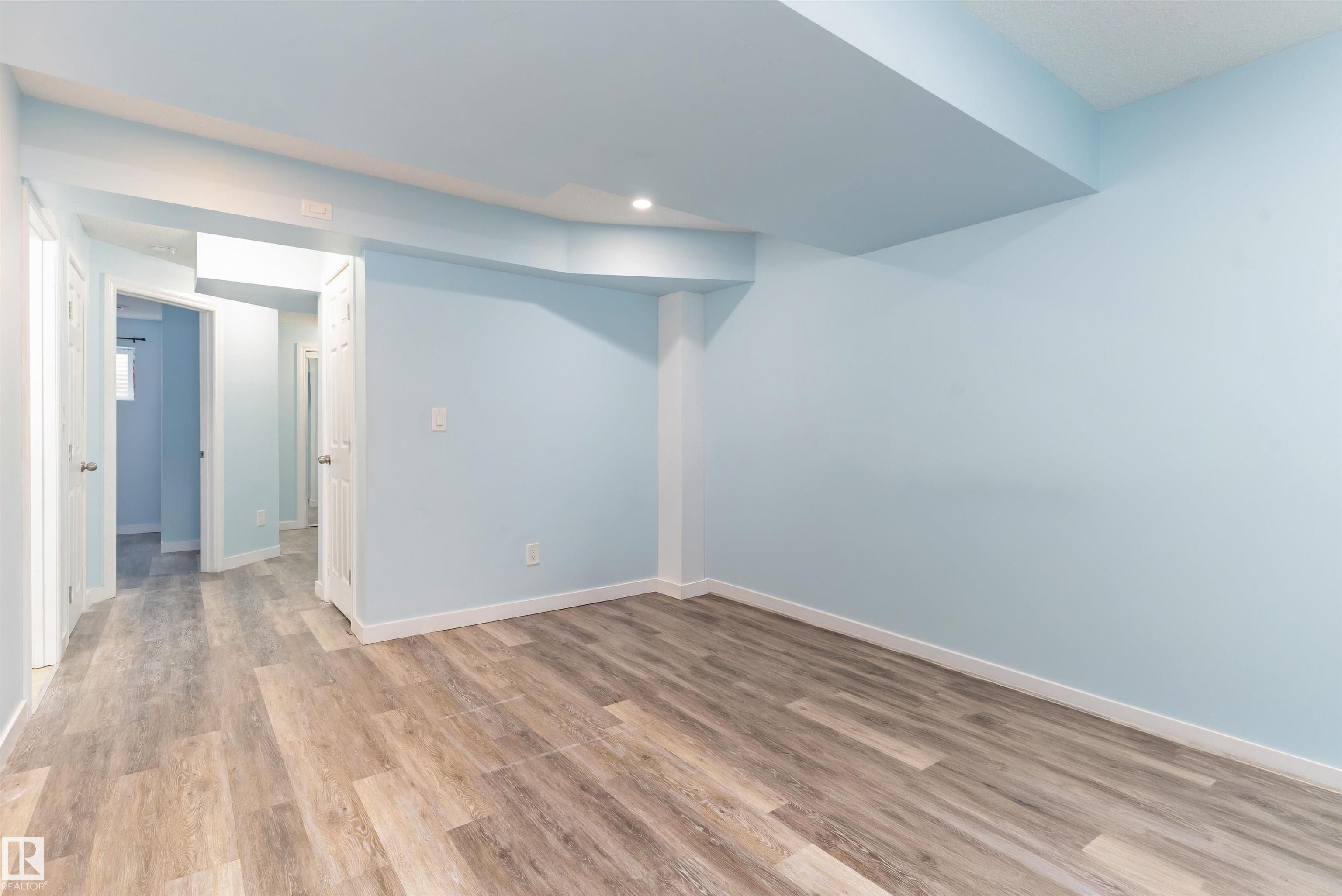 https://zimg.paragon.ice.com/ParagonImages/Property/PM/RAE/225401854/36/0/0/65e78563f77cb70e5ddb49a1e8a6514e/1/c1cec61f1ca7e2c24cbb931587c561af/225401854-36ced5ab-9296-451e-9b9e-0a9a0dca408f.JPG