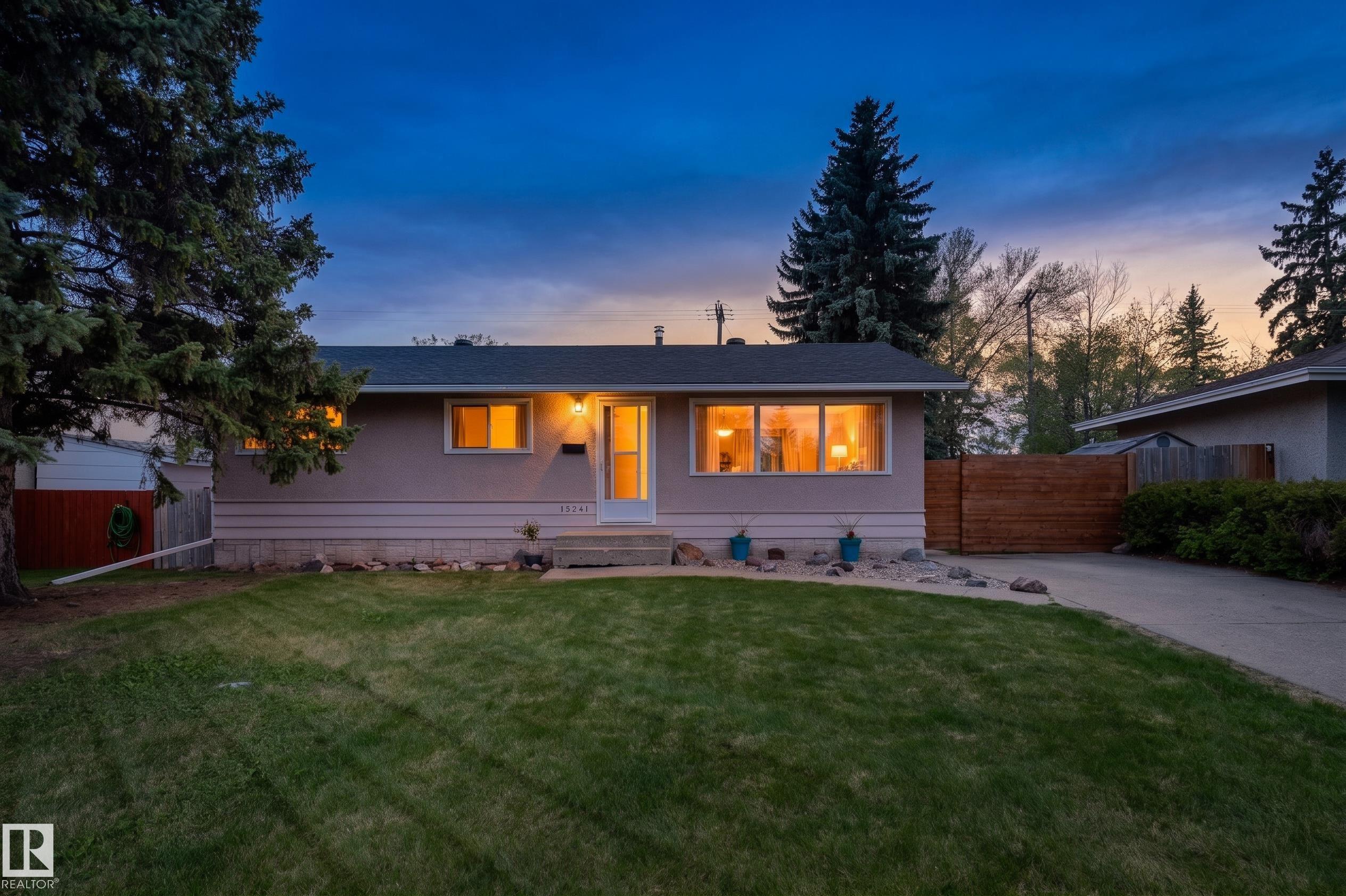 15241 85 Avenue, Edmonton, AB T8R 3Z8