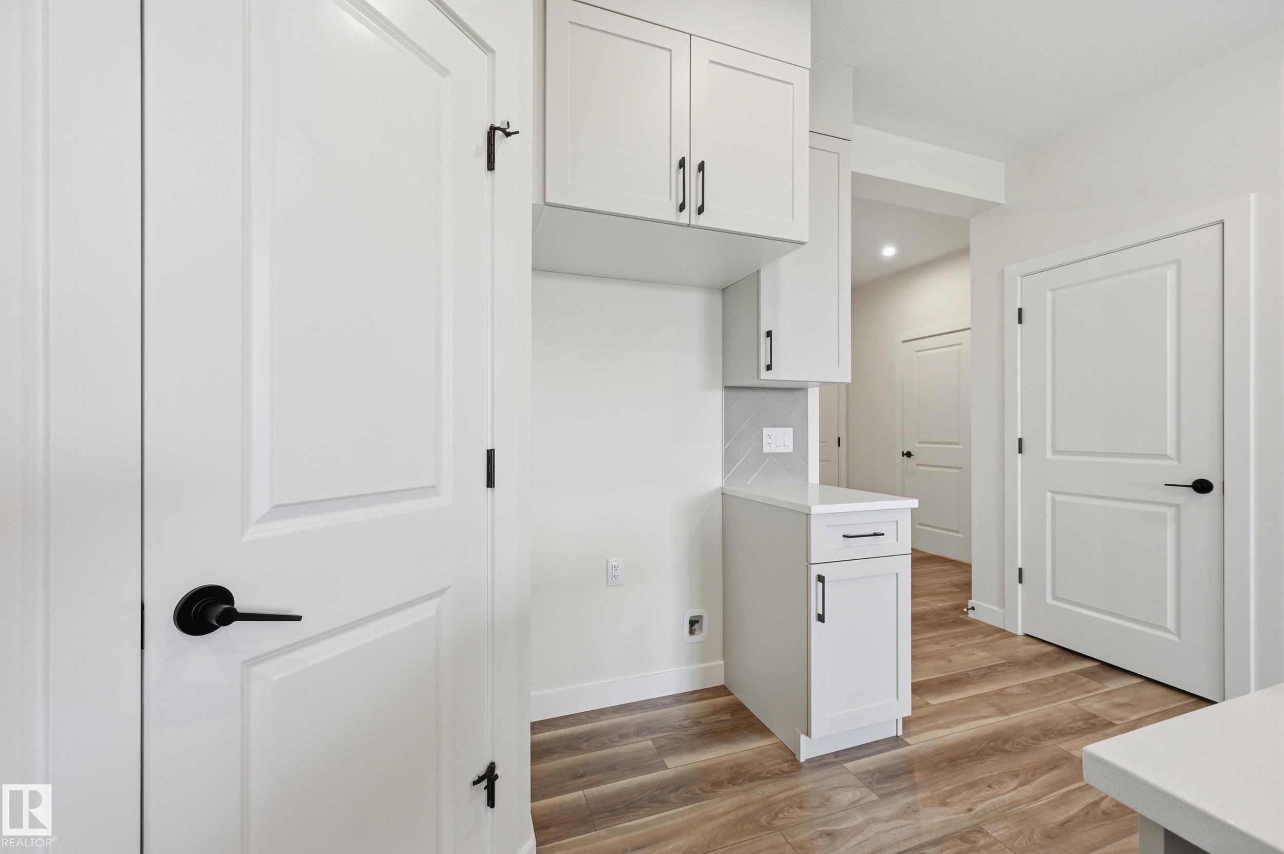 https://zimg.paragon.ice.com/ParagonImages/Property/PM/RAE/225401862/6/0/0/618e121832f2394adea7c909a18ce777/1/56d358ead4e225342878432d503a3e9b/225401862-e220f6ed-df78-4e90-974d-2c98f0948712.JPG