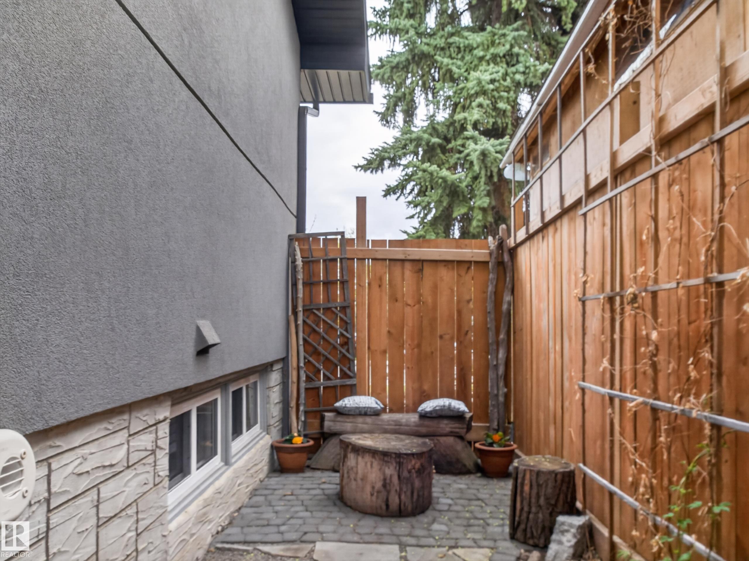 https://zimg.paragon.ice.com/ParagonImages/Property/PM/RAE/225401865/14/0/0/2bcefe29e1880f7e62f988c8531eb795/1/814663cc80bf8b2add907fd6fb0ca3ee/225401865-e659a2b5-9df3-4cc2-a93f-e495112f5923.JPG