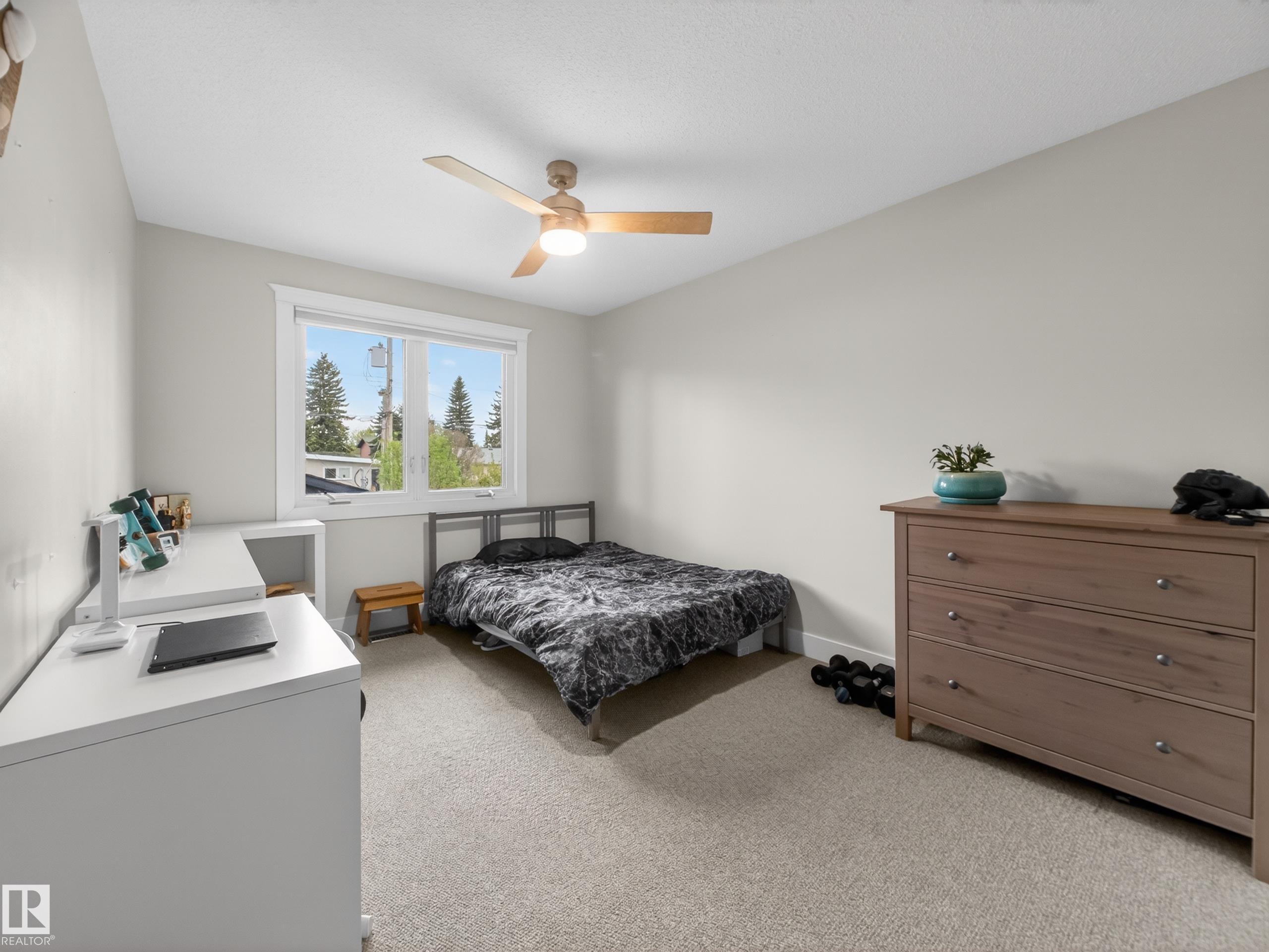https://zimg.paragon.ice.com/ParagonImages/Property/PM/RAE/225401865/17/0/0/590dc751f9338842ec16fe160f981108/1/814663cc80bf8b2add907fd6fb0ca3ee/225401865-bdaa0217-398e-4f98-8b71-41c7adf9cfa5.JPG