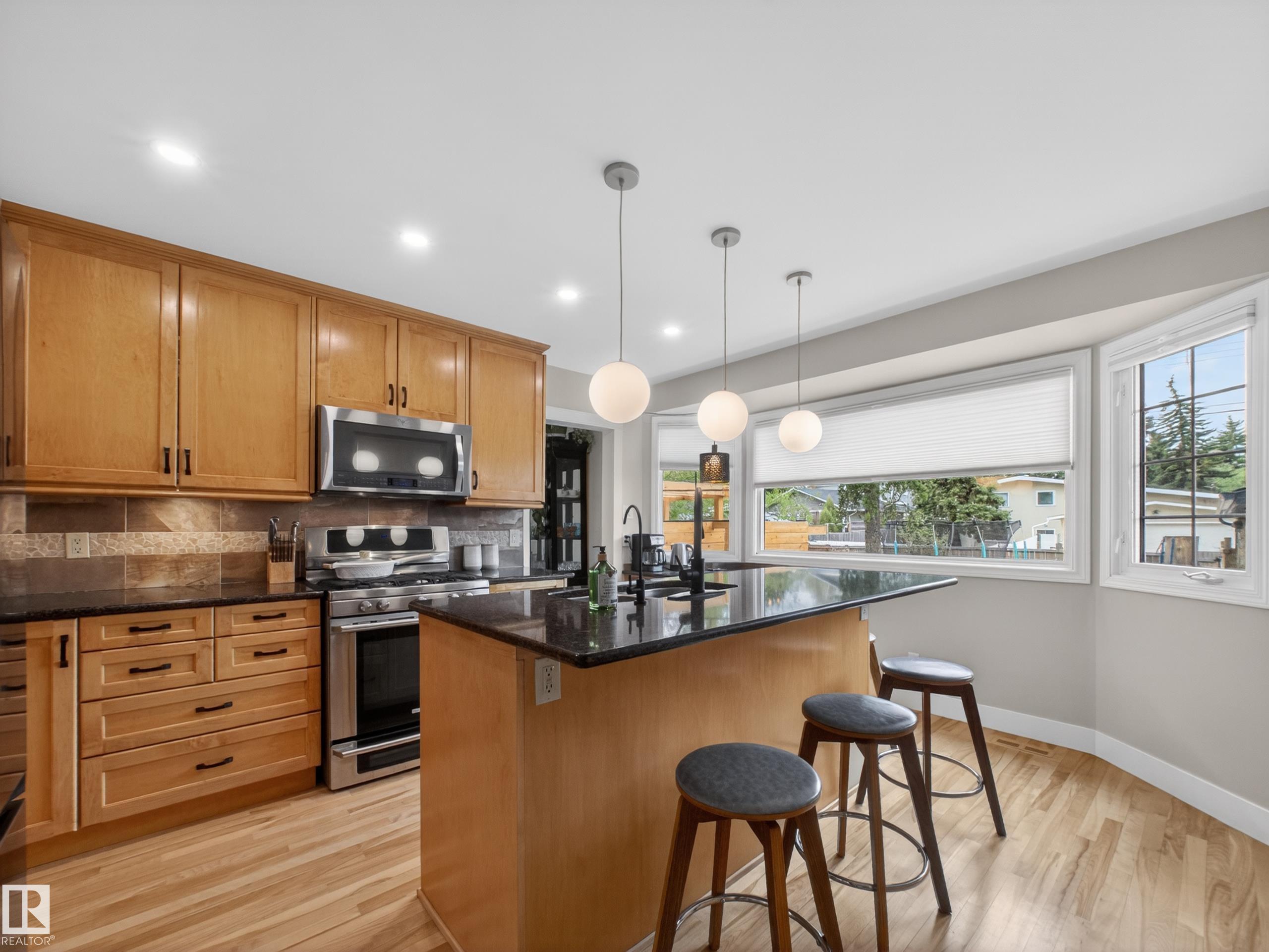 https://zimg.paragon.ice.com/ParagonImages/Property/PM/RAE/225401865/61/0/0/3c3fb65298f42a6e875210d2f0f80f68/1/814663cc80bf8b2add907fd6fb0ca3ee/225401865-2c5fbdfb-9f95-426e-8af8-f0aa5beb3a0f.JPG