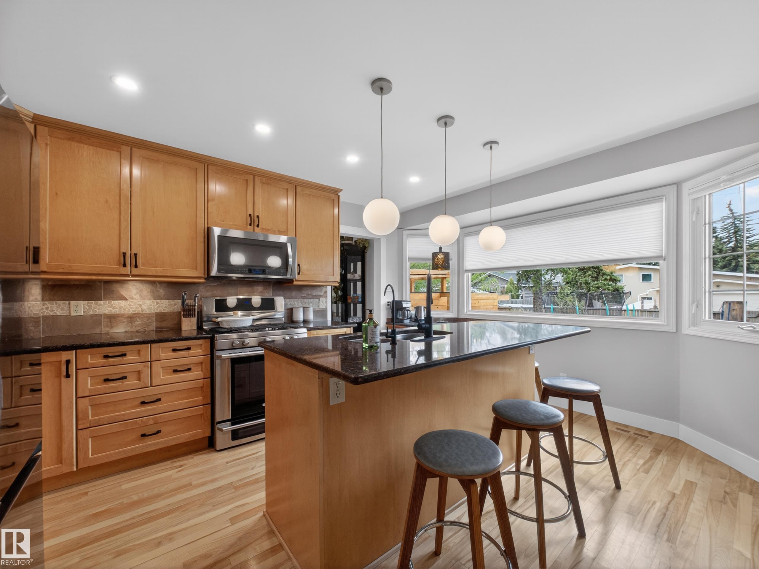 https://zimg.paragon.ice.com/ParagonImages/Property/PM/RAE/225401865/66/0/0/003df1af2f2e9121e6a5a2cf72495f78/1/814663cc80bf8b2add907fd6fb0ca3ee/225401865-ee36cc57-0747-4f36-b54e-45508bdfc54e.JPG