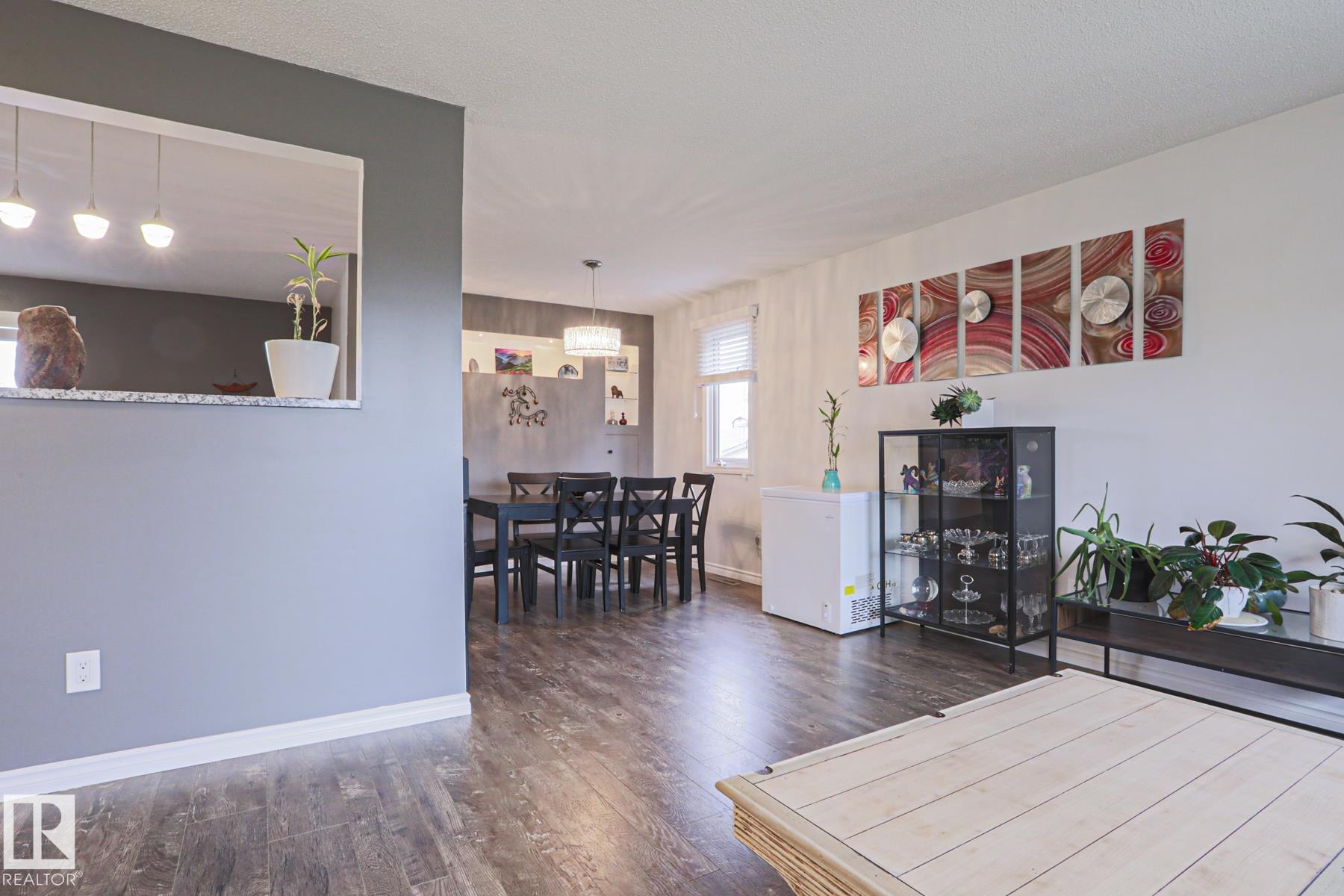https://zimg.paragon.ice.com/ParagonImages/Property/PM/RAE/225401867/19/0/0/aba2bef7e9705dfd4a3be2ba7fddd7b1/1/a80267edafdda42f7f4f8b5f96fcfa9b/225401867-7c886665-712a-4a09-ac99-f0443b9a5605.JPG