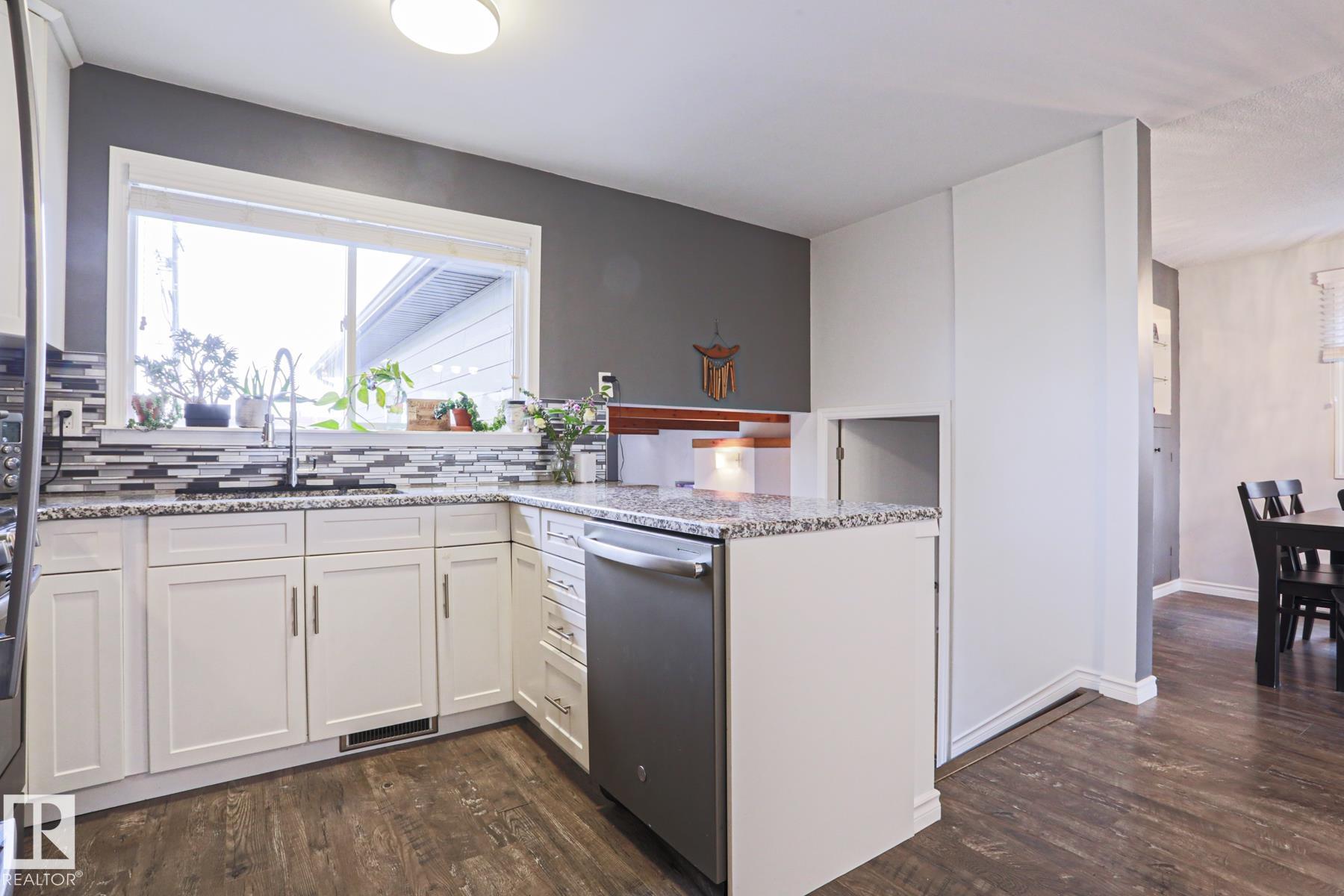 https://zimg.paragon.ice.com/ParagonImages/Property/PM/RAE/225401867/8/0/0/b29f5b68e3a3cefdff4044b73574f651/1/a80267edafdda42f7f4f8b5f96fcfa9b/225401867-7b72e5c4-c449-4b4f-a958-7d3d389c5385.JPG