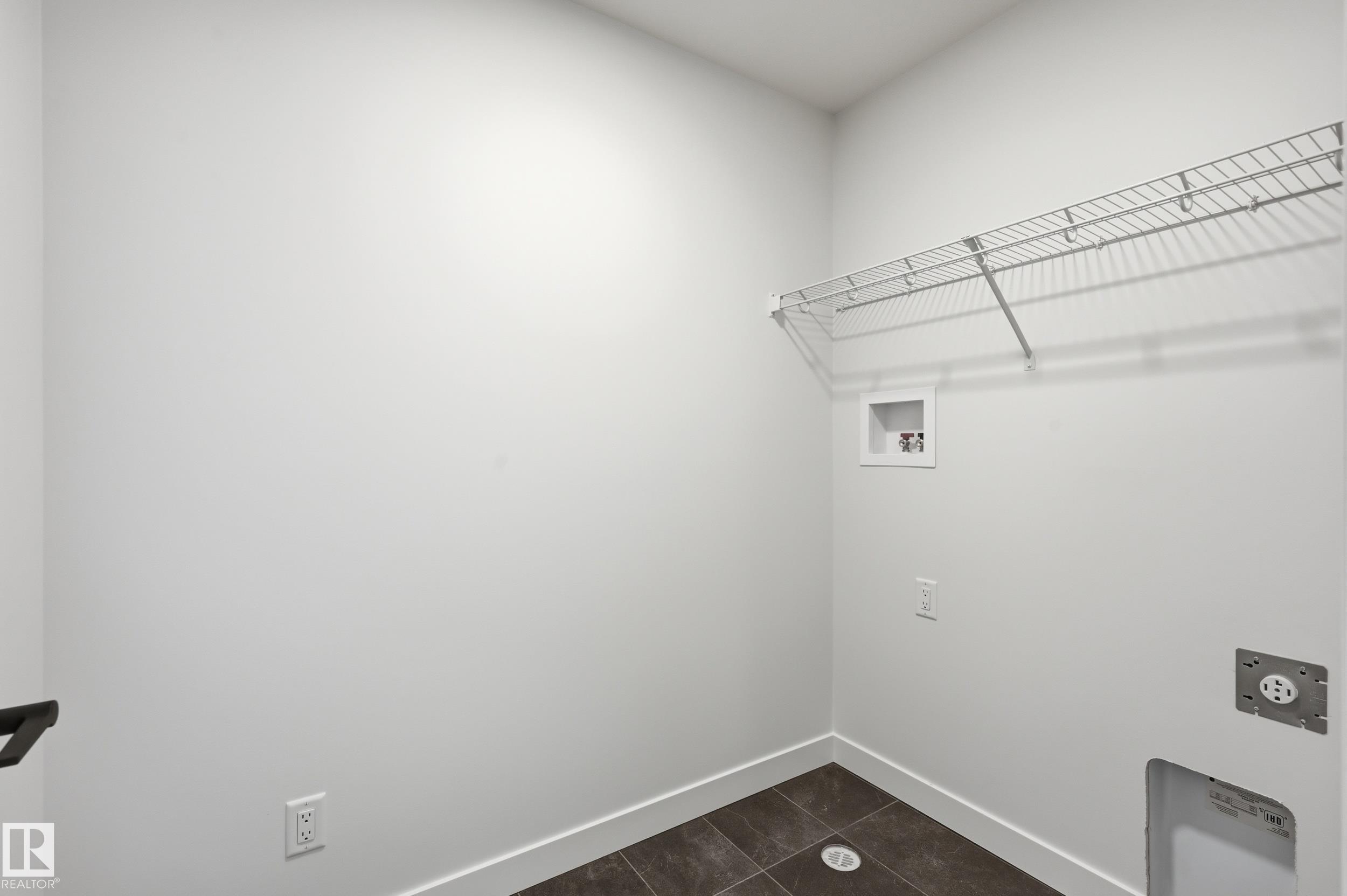https://zimg.paragon.ice.com/ParagonImages/Property/PM/RAE/225401872/22/0/0/fdbe857faa0a9829901080eada8f7539/1/efceefd27c4252af17ed33c7093192f0/225401872-28d3d2d2-5e8b-43f4-9e5e-0a6688fcd919.JPG