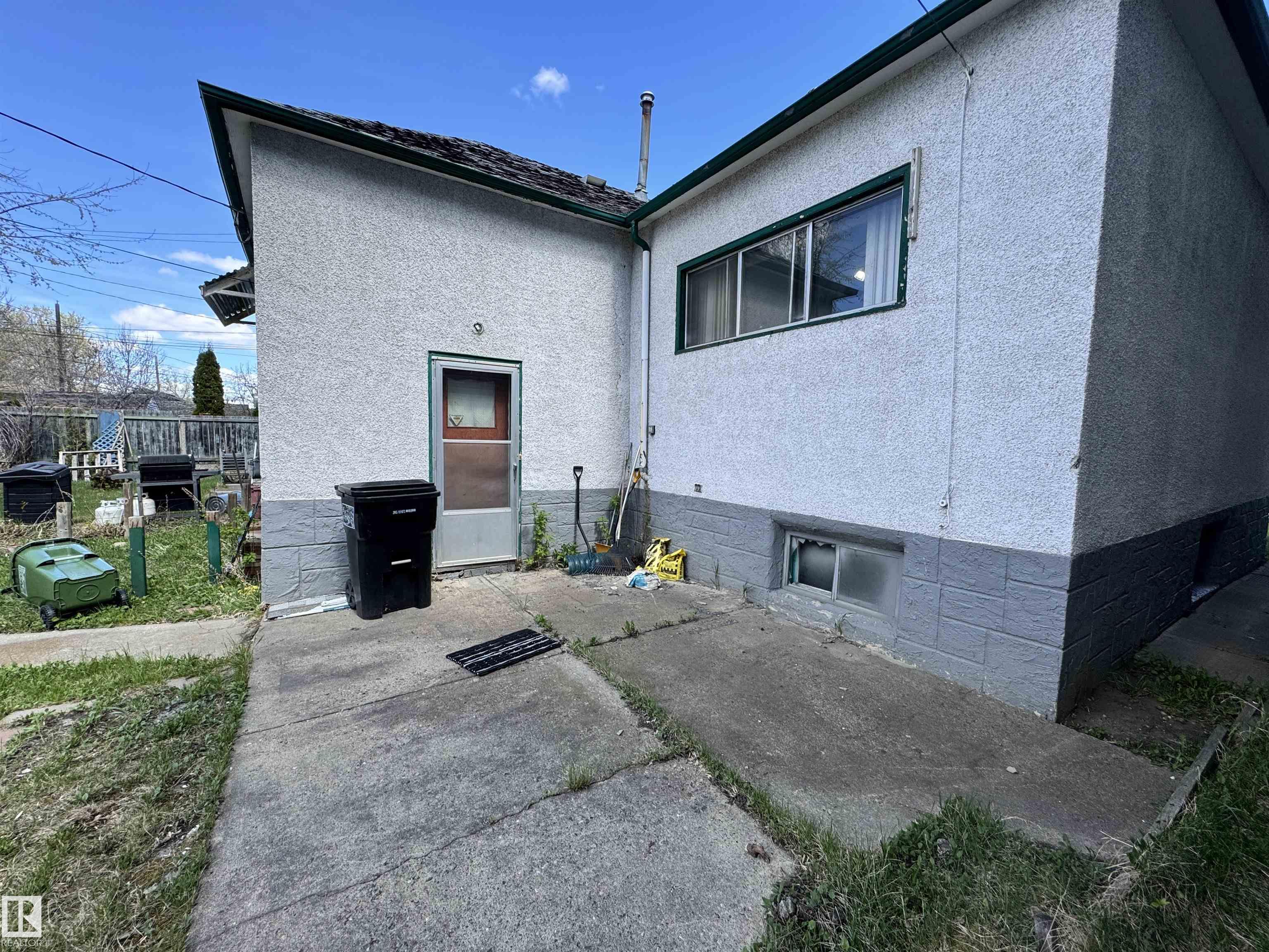 https://zimg.paragon.ice.com/ParagonImages/Property/PM/RAE/225401874/12/0/0/5bf3da4f1fc953cac49bc79c309ee2e0/1/a089b602a43b0d1f88c32297c44c93e5/225401874-248db05a-9b57-45b7-86ed-5049671d3781.JPG