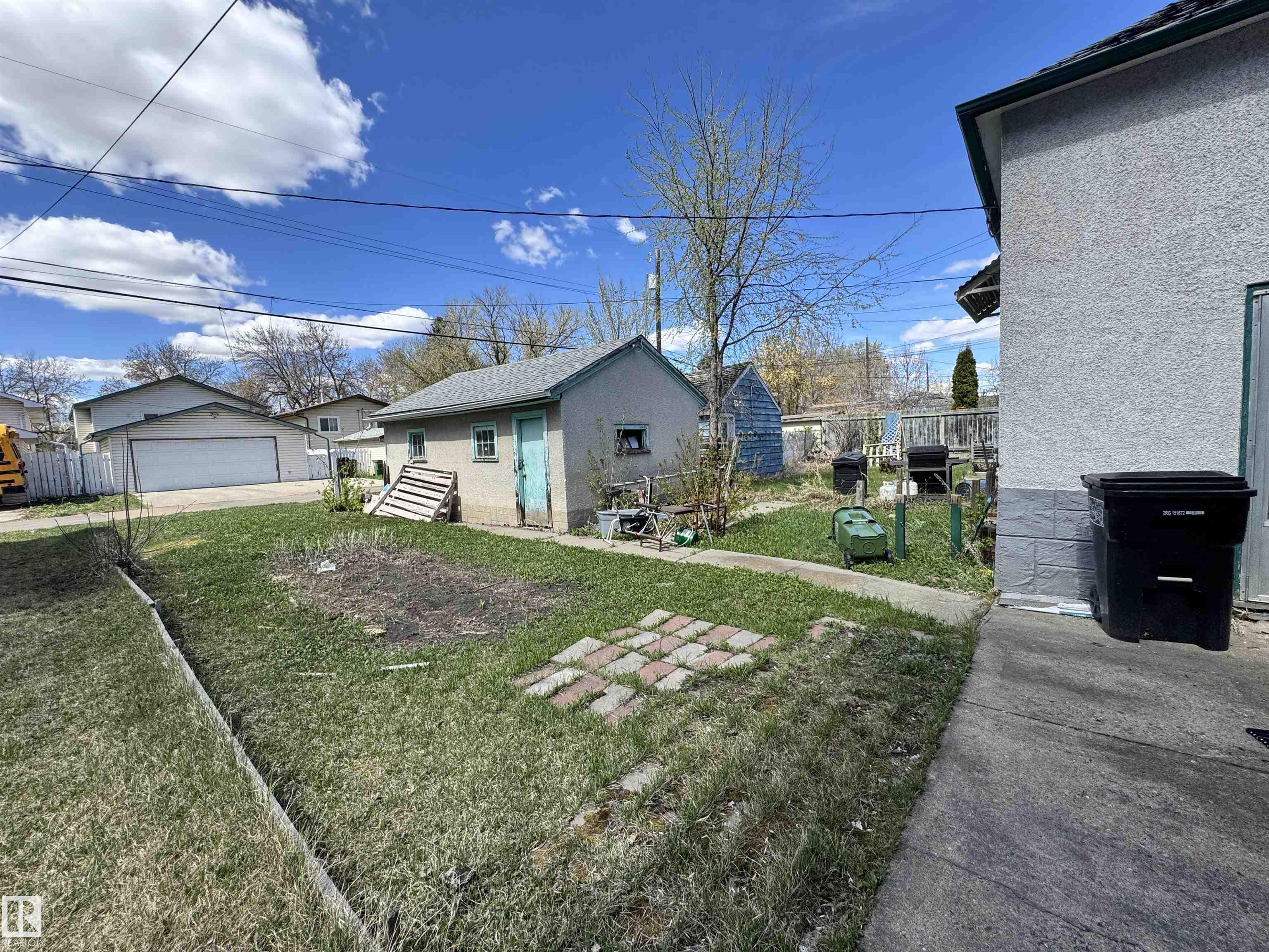 https://zimg.paragon.ice.com/ParagonImages/Property/PM/RAE/225401874/13/0/0/a8b98638f21545d09aae36bd9ccd8240/1/a089b602a43b0d1f88c32297c44c93e5/225401874-0223c76c-6942-4d30-8e65-41ebb181652d.JPG