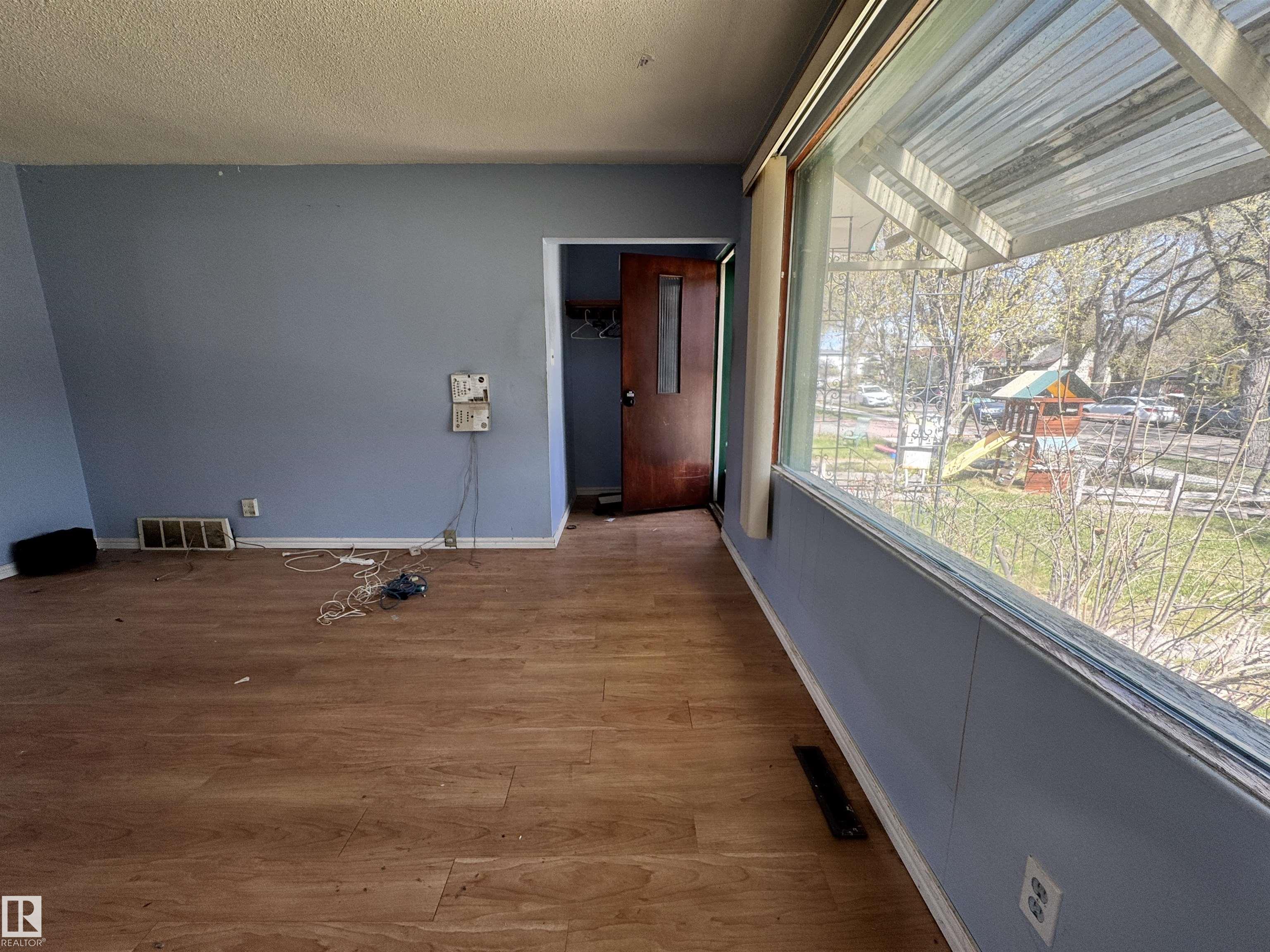 https://zimg.paragon.ice.com/ParagonImages/Property/PM/RAE/225401874/3/0/0/c6edb3750fa27a138d6502615e59b423/1/a089b602a43b0d1f88c32297c44c93e5/225401874-7ef2e04f-6e68-488a-af3c-eff0731c0aa2.JPG