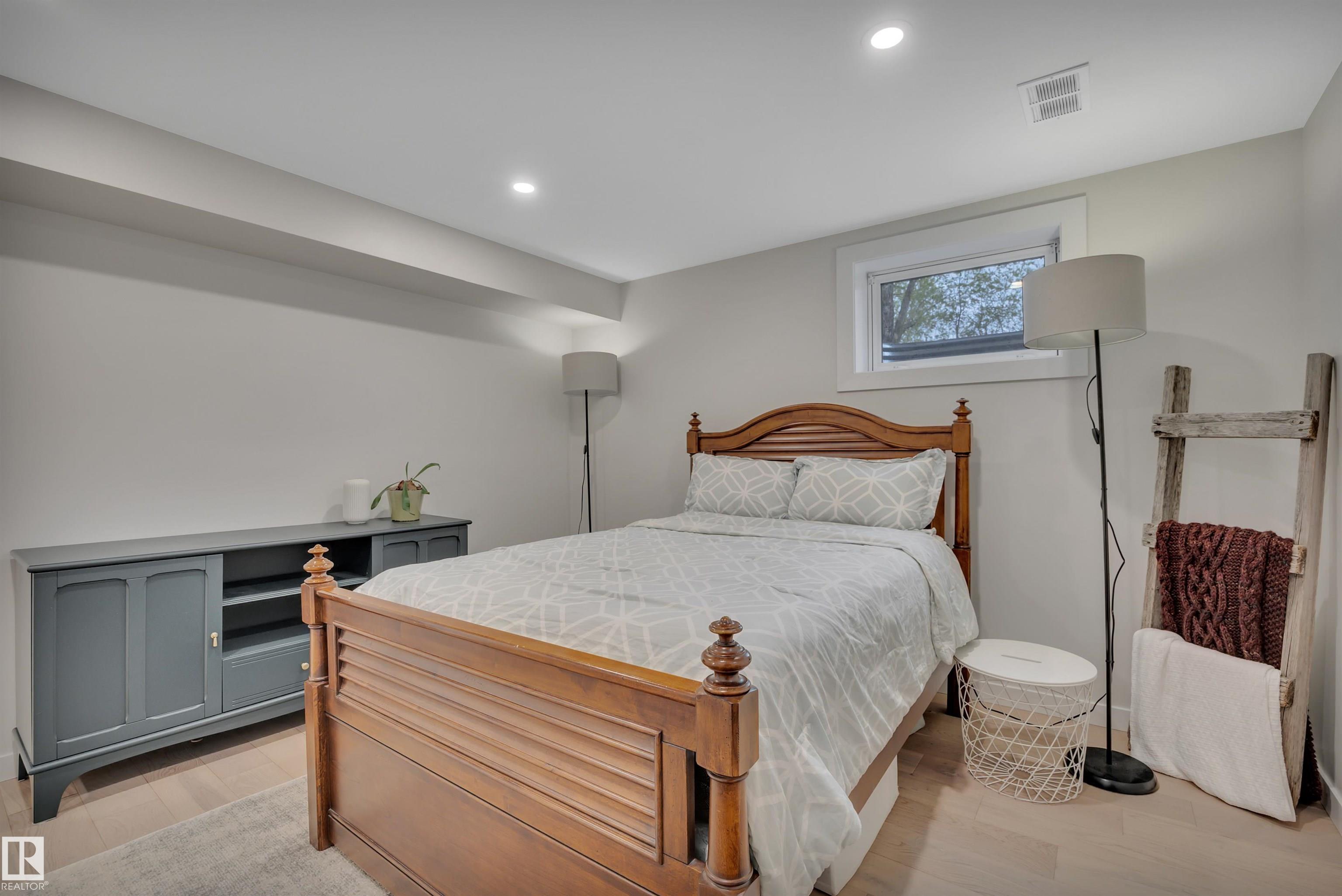 https://zimg.paragon.ice.com/ParagonImages/Property/PM/RAE/225401876/40/0/0/33168502385e7ed2437271fdd96172d8/1/70bfd4d1eb10af9830fcf37147a57e71/225401876-c41f2594-47f2-4b18-9c20-faf3f4d1e362.JPG