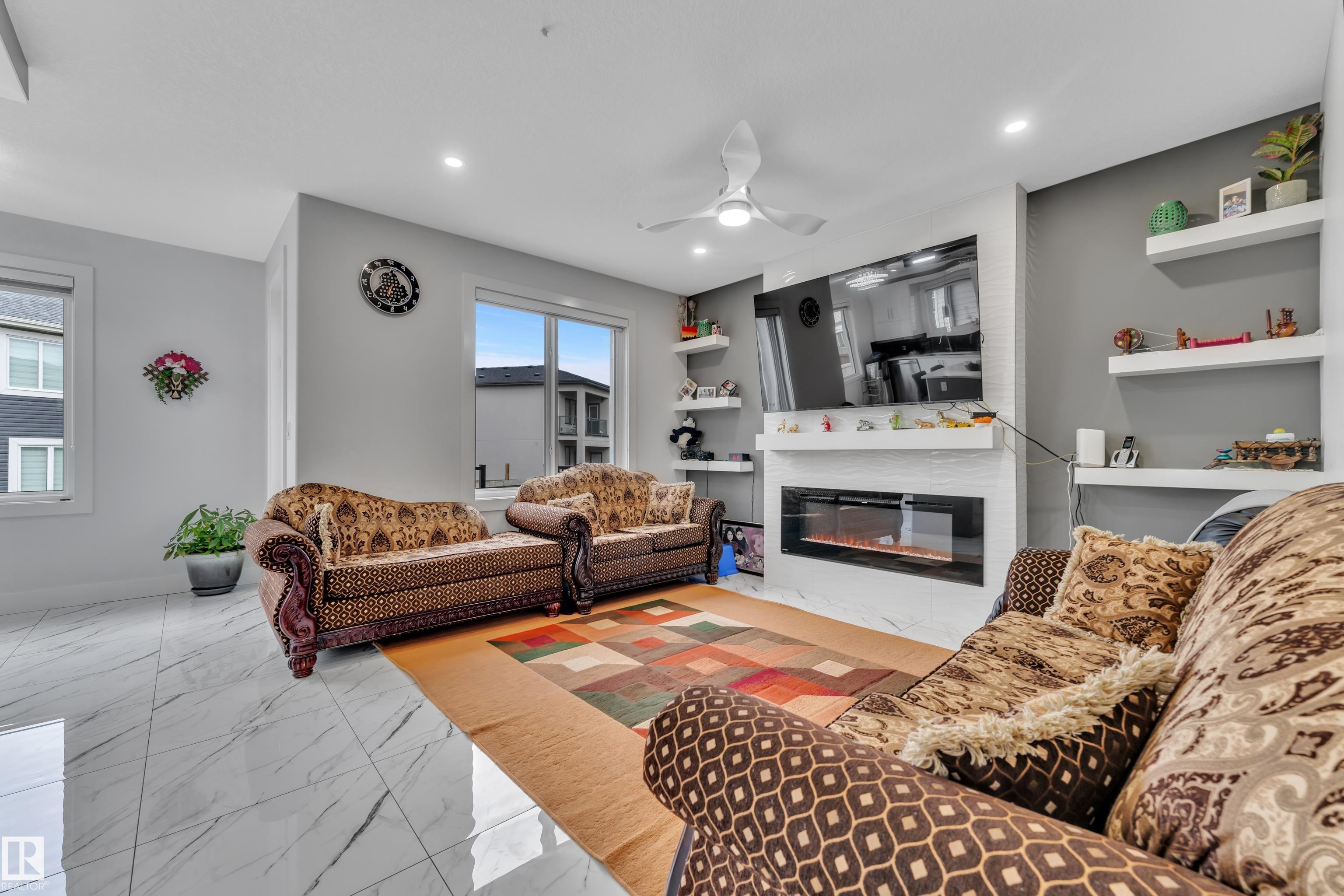 https://zimg.paragon.ice.com/ParagonImages/Property/PM/RAE/225401879/13/0/0/74a88f0e4366be3436863974aa244d39/1/469d21dbf116e4d9f23b4392344bd8dc/225401879-31068ec7-b153-4d86-9ed6-7a6d2b741ca9.JPG