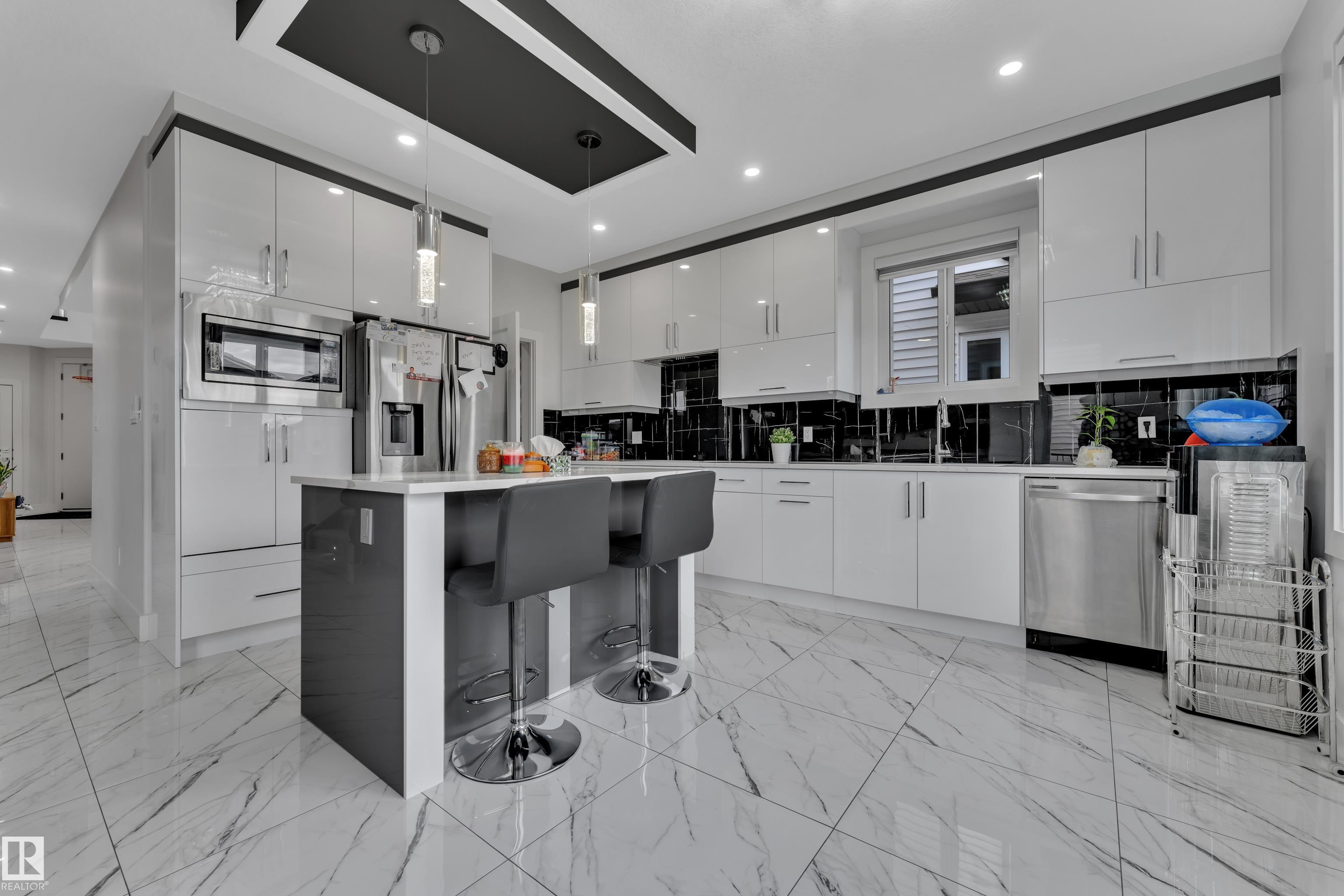 https://zimg.paragon.ice.com/ParagonImages/Property/PM/RAE/225401879/19/0/0/53ba6ce5f607a405a4cb94f6a70f49b9/1/469d21dbf116e4d9f23b4392344bd8dc/225401879-1110814e-aa41-462f-80cf-84f577b08b86.JPG