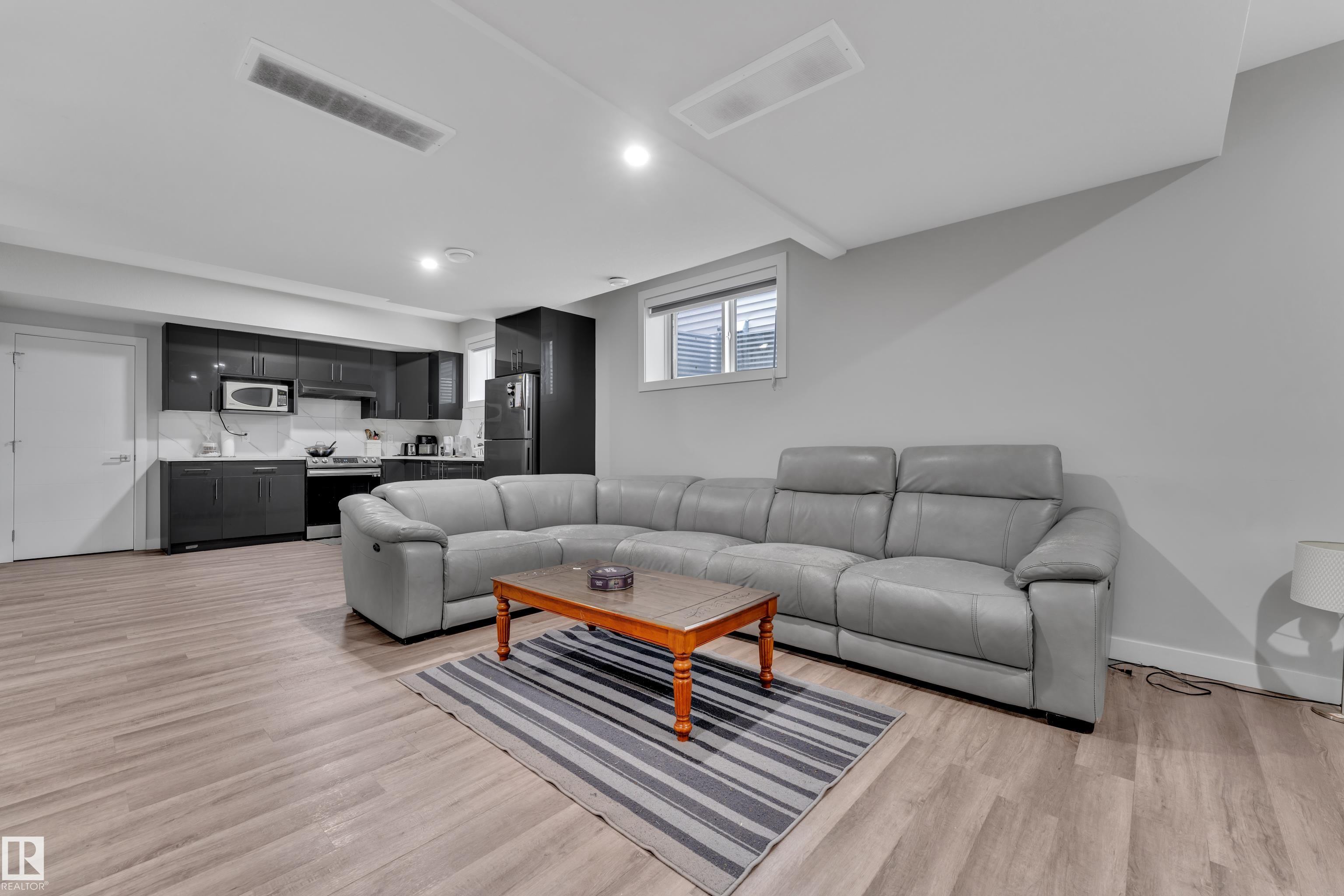 https://zimg.paragon.ice.com/ParagonImages/Property/PM/RAE/225401879/37/0/0/48f532552296d01cd145b2ac47b3f716/1/469d21dbf116e4d9f23b4392344bd8dc/225401879-162d8d1c-4a20-4d43-b4e0-bc043b983a51.JPG