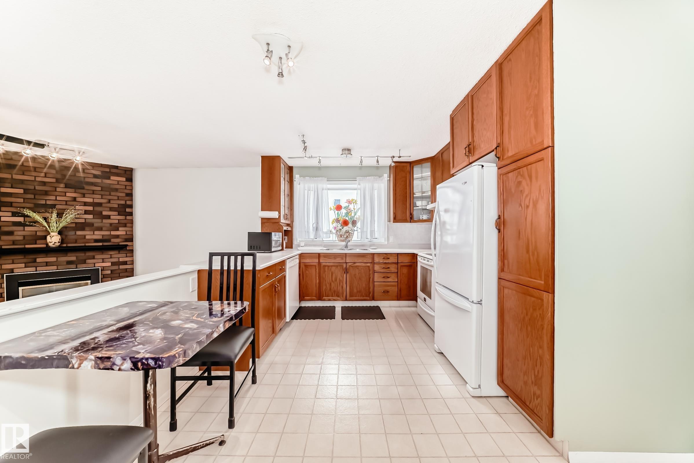 https://zimg.paragon.ice.com/ParagonImages/Property/PM/RAE/225401900/10/0/0/27eec4759b6f22ebe579b0e44259c601/1/88fa462300e31bf348c0306229dfd471/225401900-472d362d-45d3-4b75-9b4e-ac73fc142eac.JPG