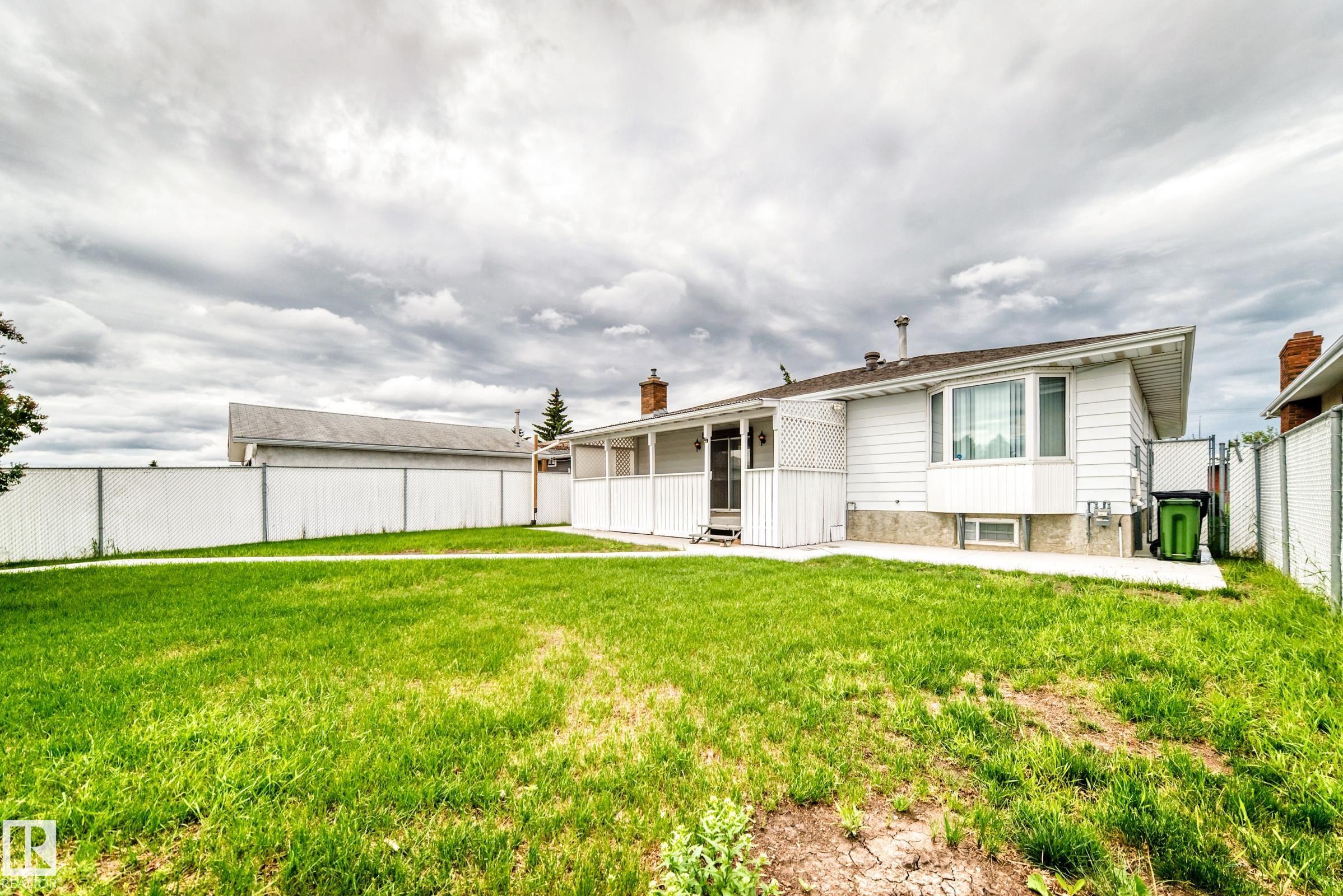 https://zimg.paragon.ice.com/ParagonImages/Property/PM/RAE/225401900/43/0/0/c0199a8772b18513a418c59bbcf6ae04/1/88fa462300e31bf348c0306229dfd471/225401900-d7f8054b-5d4d-4a59-9d14-e3533b000454.JPG