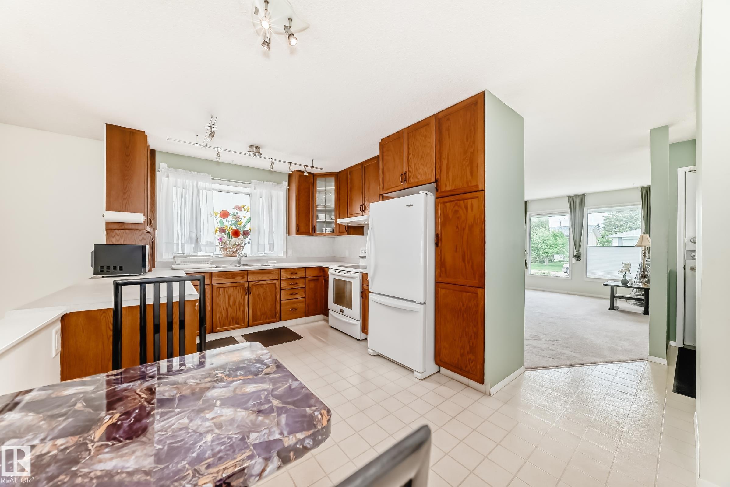 https://zimg.paragon.ice.com/ParagonImages/Property/PM/RAE/225401900/9/0/0/d19eea5c0730dba7ac26c70b270c15b7/1/88fa462300e31bf348c0306229dfd471/225401900-028c5147-6ae6-4308-bcce-2717c2aca33e.JPG