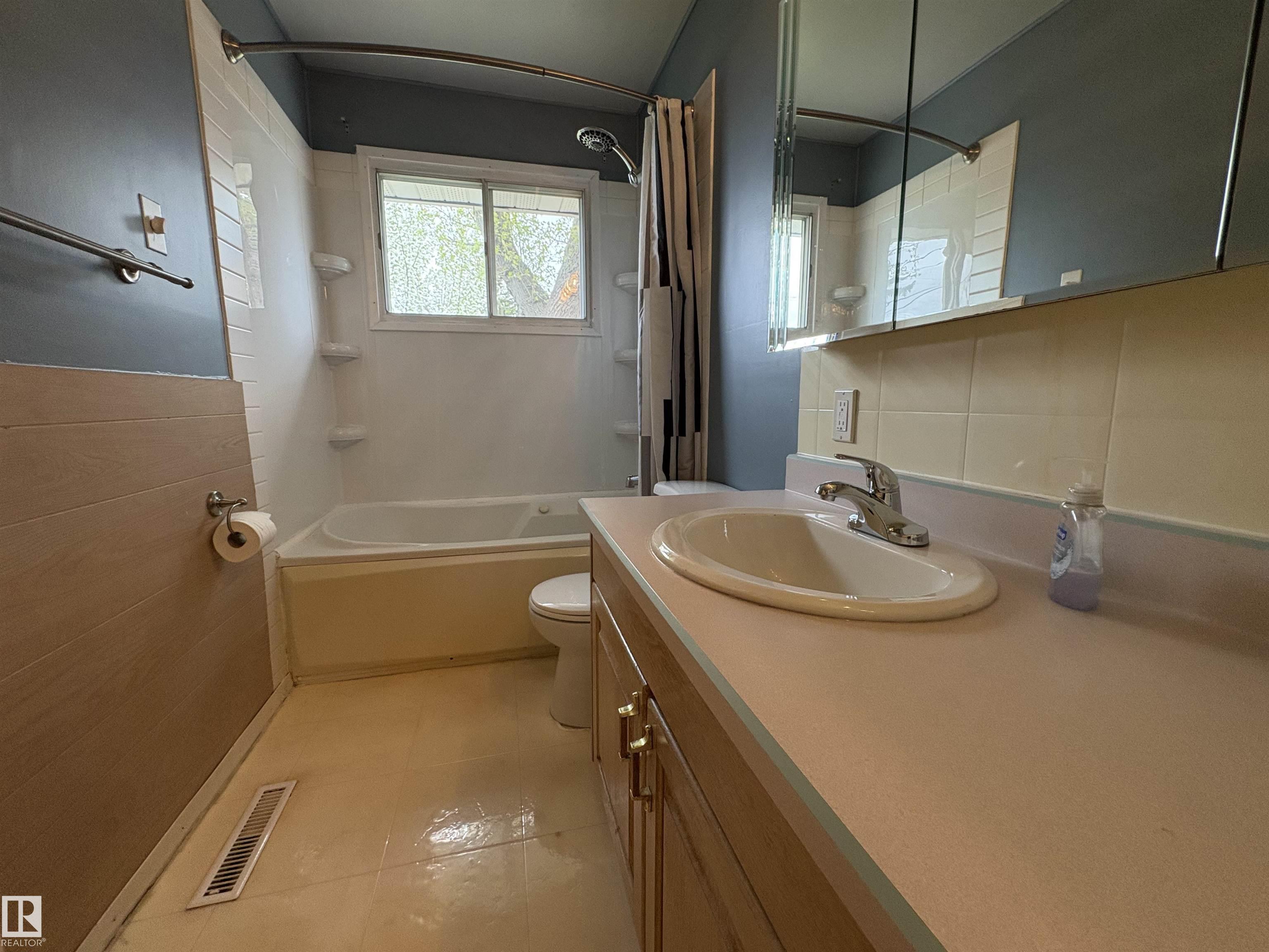 Photo 15 at 13023 90 Street NW, Killarney, Edmonton