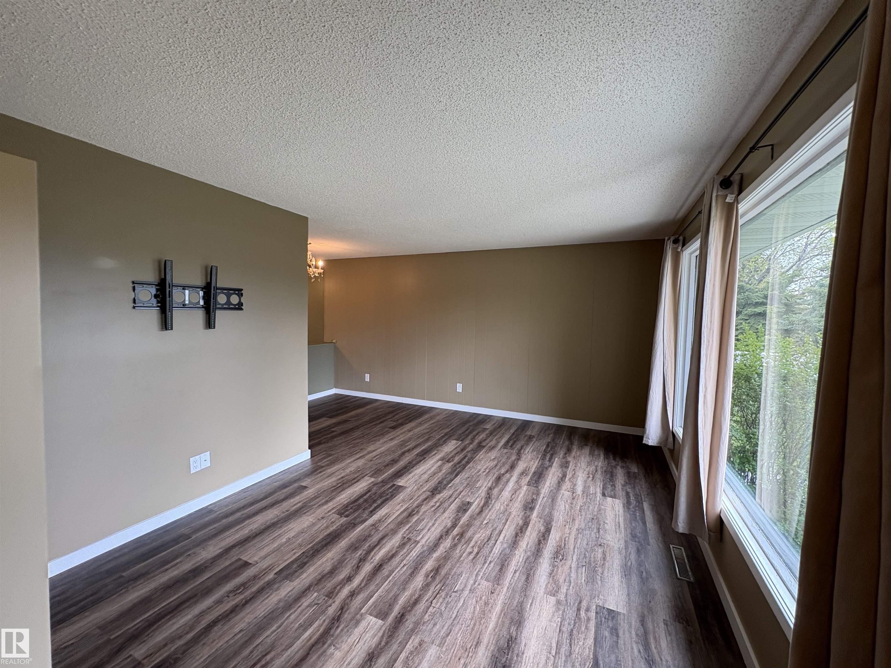 Photo 19 at 13023 90 Street NW, Killarney, Edmonton
