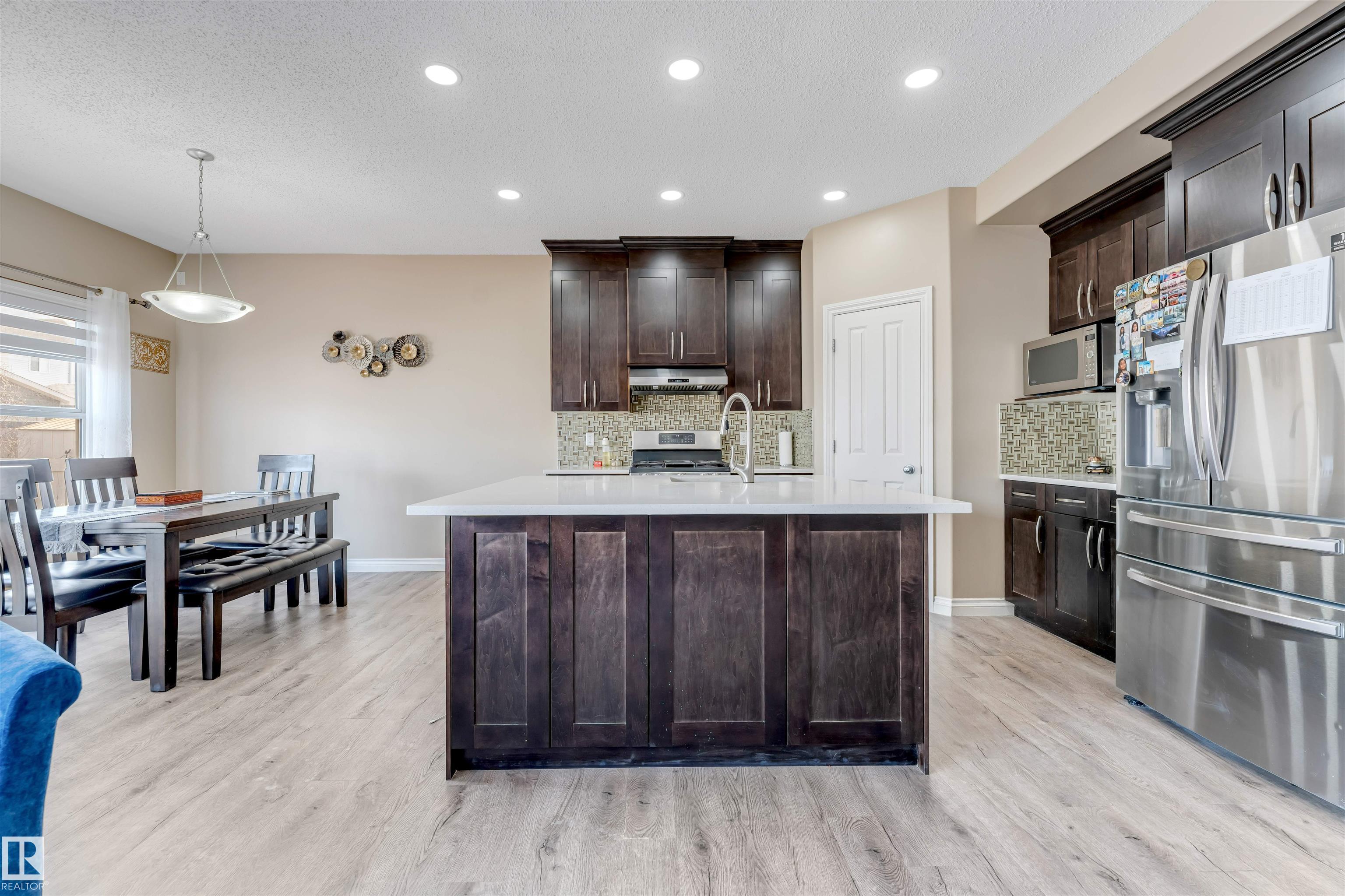 https://zimg.paragon.ice.com/ParagonImages/Property/PM/RAE/225401905/10/0/0/d35610cda6fbdd284d5a6b2a97ea6bc0/1/9a199653cdaacc901890d71379c855c0/225401905-016ad121-da8e-4882-887b-6ed45b4eadaa.JPG