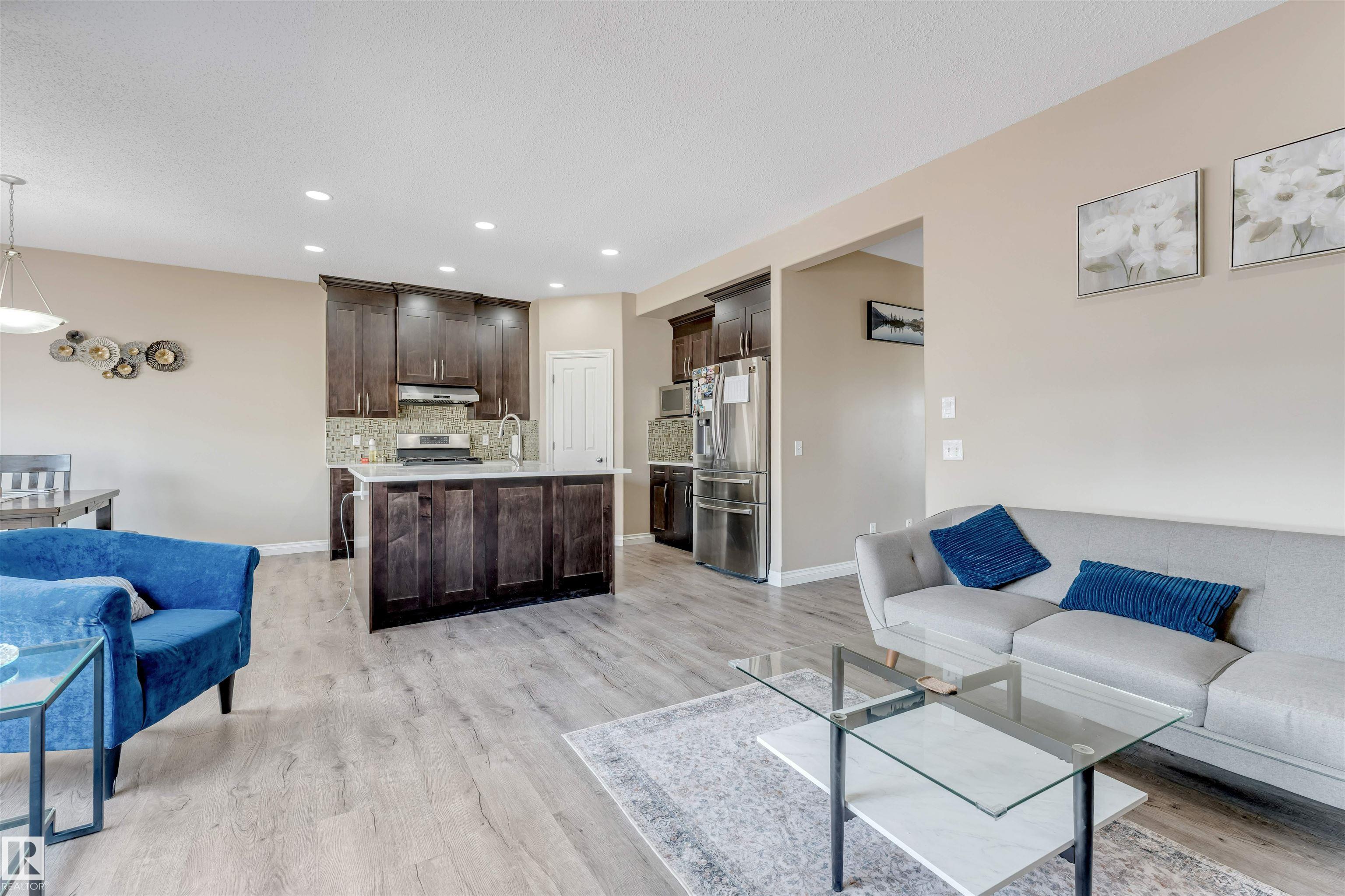 https://zimg.paragon.ice.com/ParagonImages/Property/PM/RAE/225401905/8/0/0/d43a6a037603c91bb196f86b18fc347b/1/9a199653cdaacc901890d71379c855c0/225401905-3dbd7951-da90-4099-94d3-837aaa08b7e0.JPG