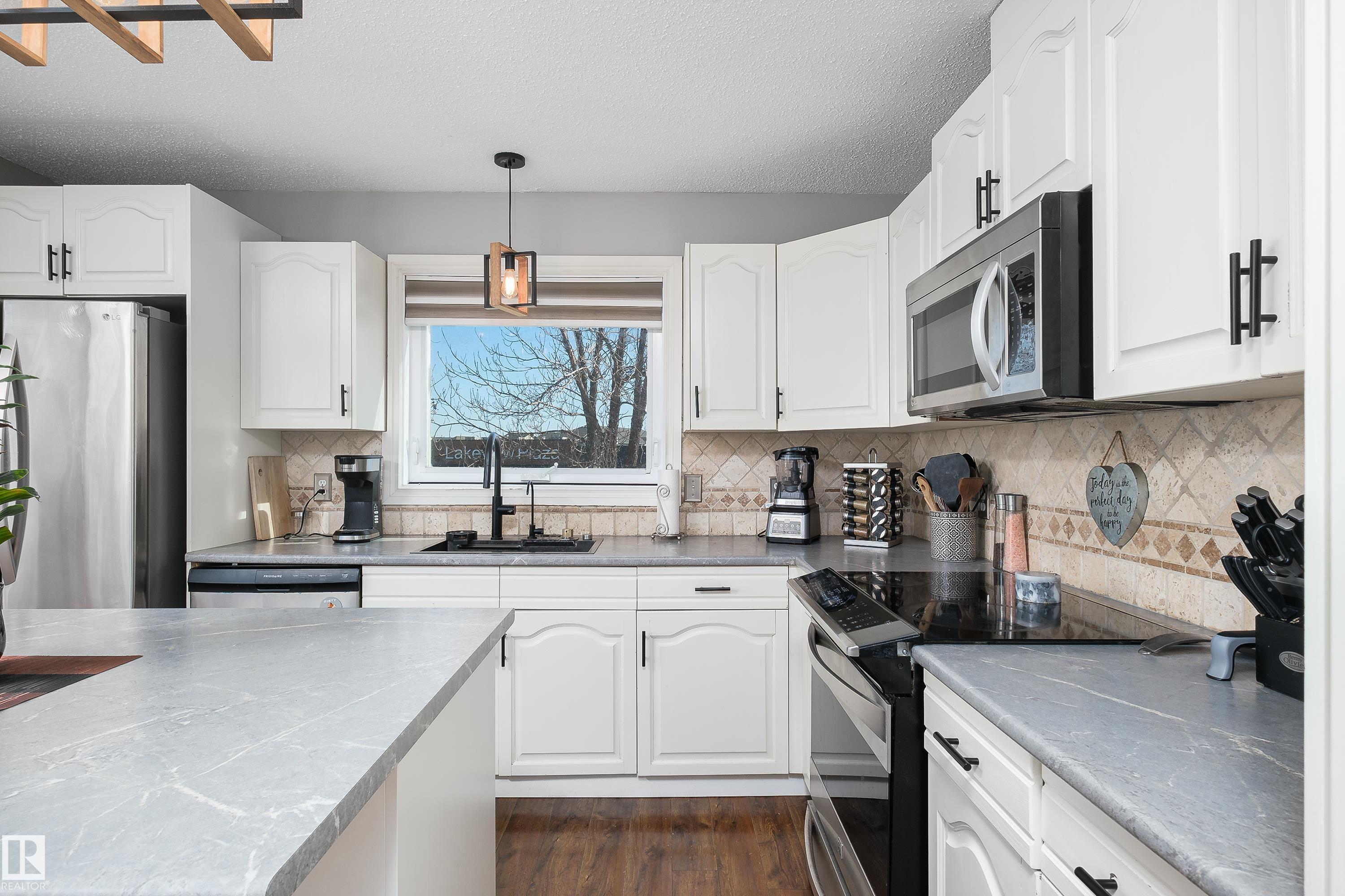 https://zimg.paragon.ice.com/ParagonImages/Property/PM/RAE/225401906/14/0/0/9011288ce51547057dc452d031ff08b0/1/d95a7afcb1dbd3beaebc1b3b3875c0f2/225401906-DA0D7DA8-806A-4395-9B7C-2F491273F4CC.JPG