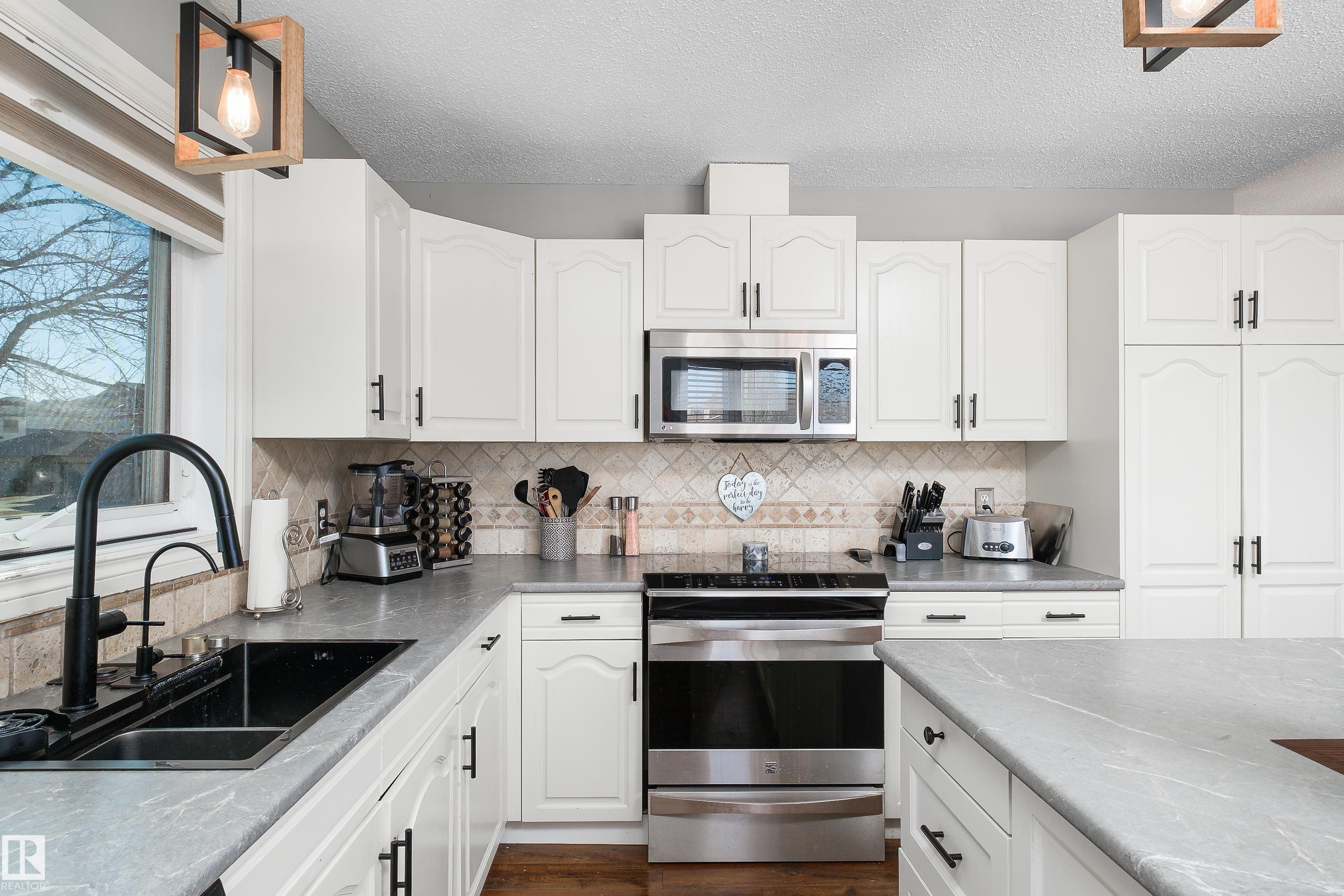 https://zimg.paragon.ice.com/ParagonImages/Property/PM/RAE/225401906/16/0/0/6bb9e3776d83877065d348666e3d451f/1/d95a7afcb1dbd3beaebc1b3b3875c0f2/225401906-45ED550D-DF63-4AAD-8FC6-5948EE6894CF.JPG