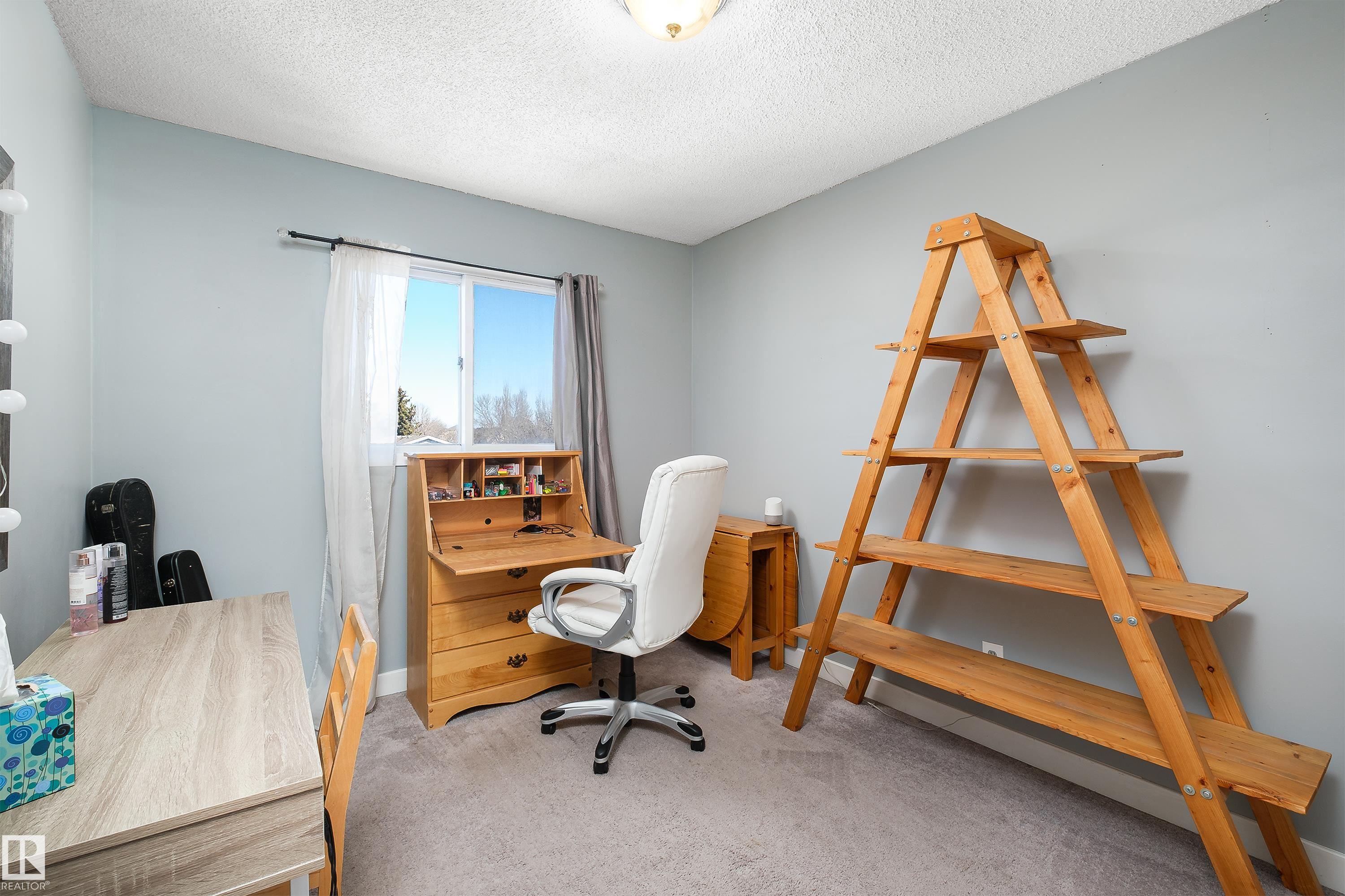https://zimg.paragon.ice.com/ParagonImages/Property/PM/RAE/225401906/21/0/0/2aabcd15eb861b8f776f4285e605e30d/1/d95a7afcb1dbd3beaebc1b3b3875c0f2/225401906-828952B2-6435-4981-9902-40BEBC531471.JPG