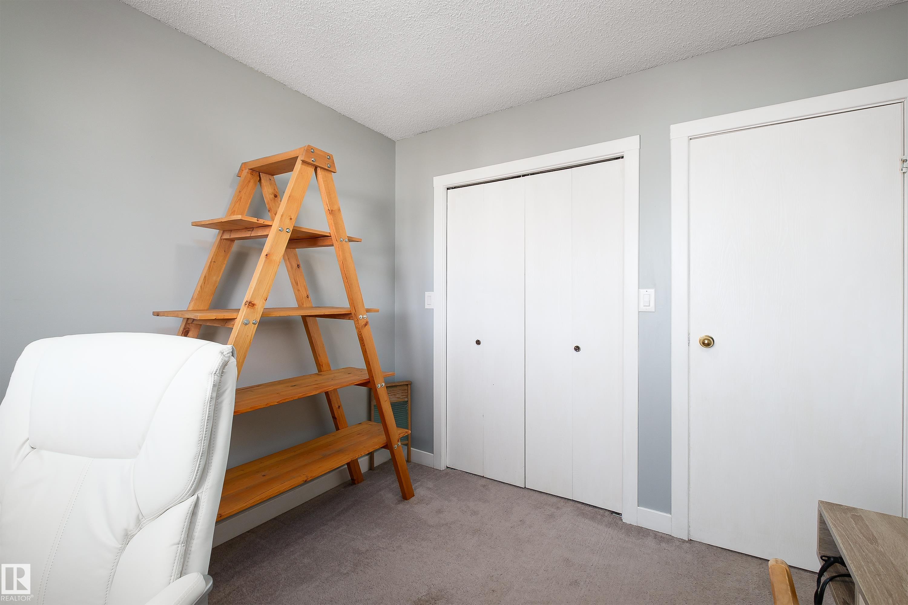 https://zimg.paragon.ice.com/ParagonImages/Property/PM/RAE/225401906/22/0/0/76d88ef88b6e0785075bce30d6ef5f89/1/d95a7afcb1dbd3beaebc1b3b3875c0f2/225401906-1E470FD3-8CF1-4B18-9575-F71753056294.JPG