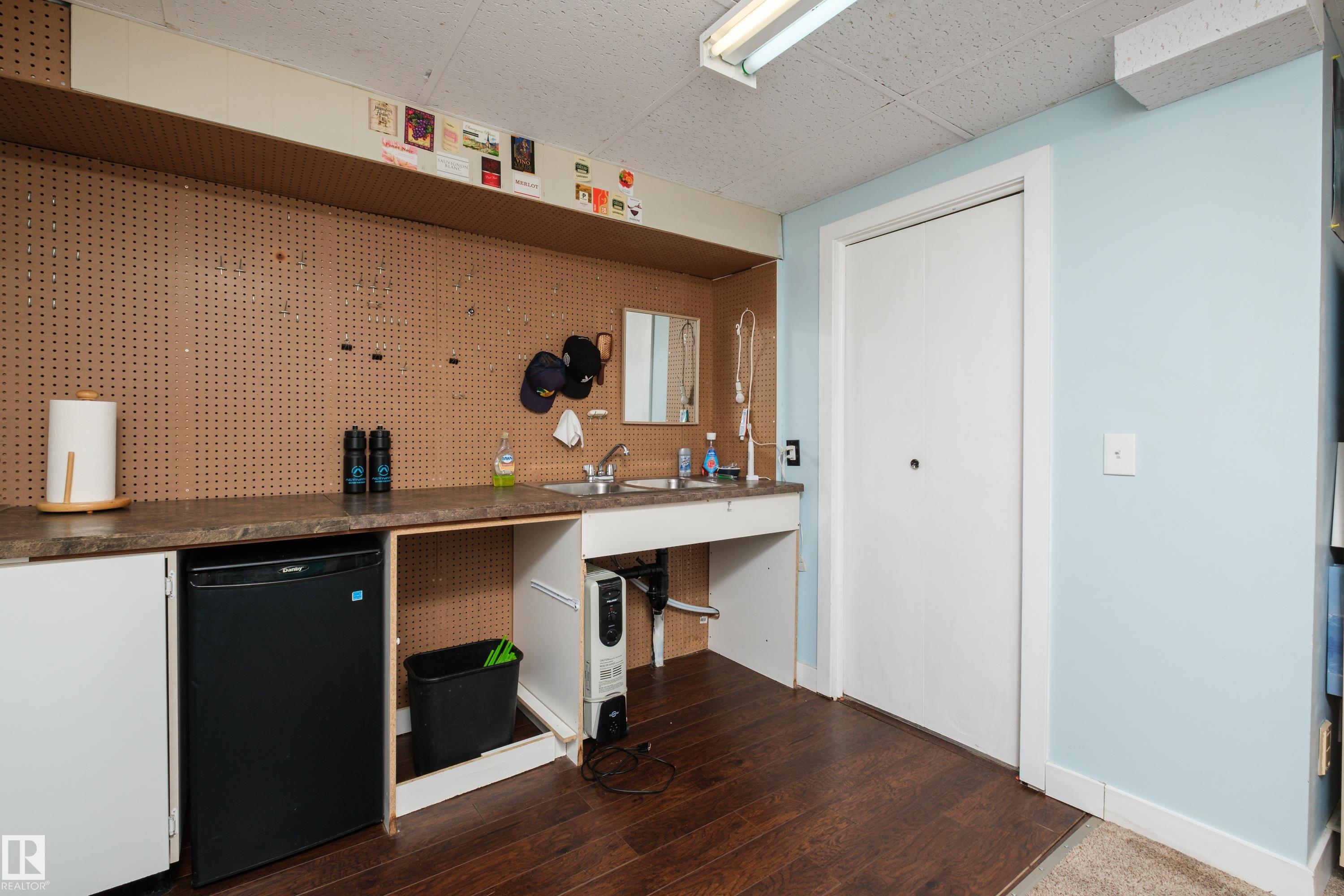 https://zimg.paragon.ice.com/ParagonImages/Property/PM/RAE/225401906/27/0/0/ff27749e93837531cc18736aeeb4d2d3/1/d95a7afcb1dbd3beaebc1b3b3875c0f2/225401906-EB7CBC40-D3A2-4376-B55B-E5EDD6B43A16.JPG