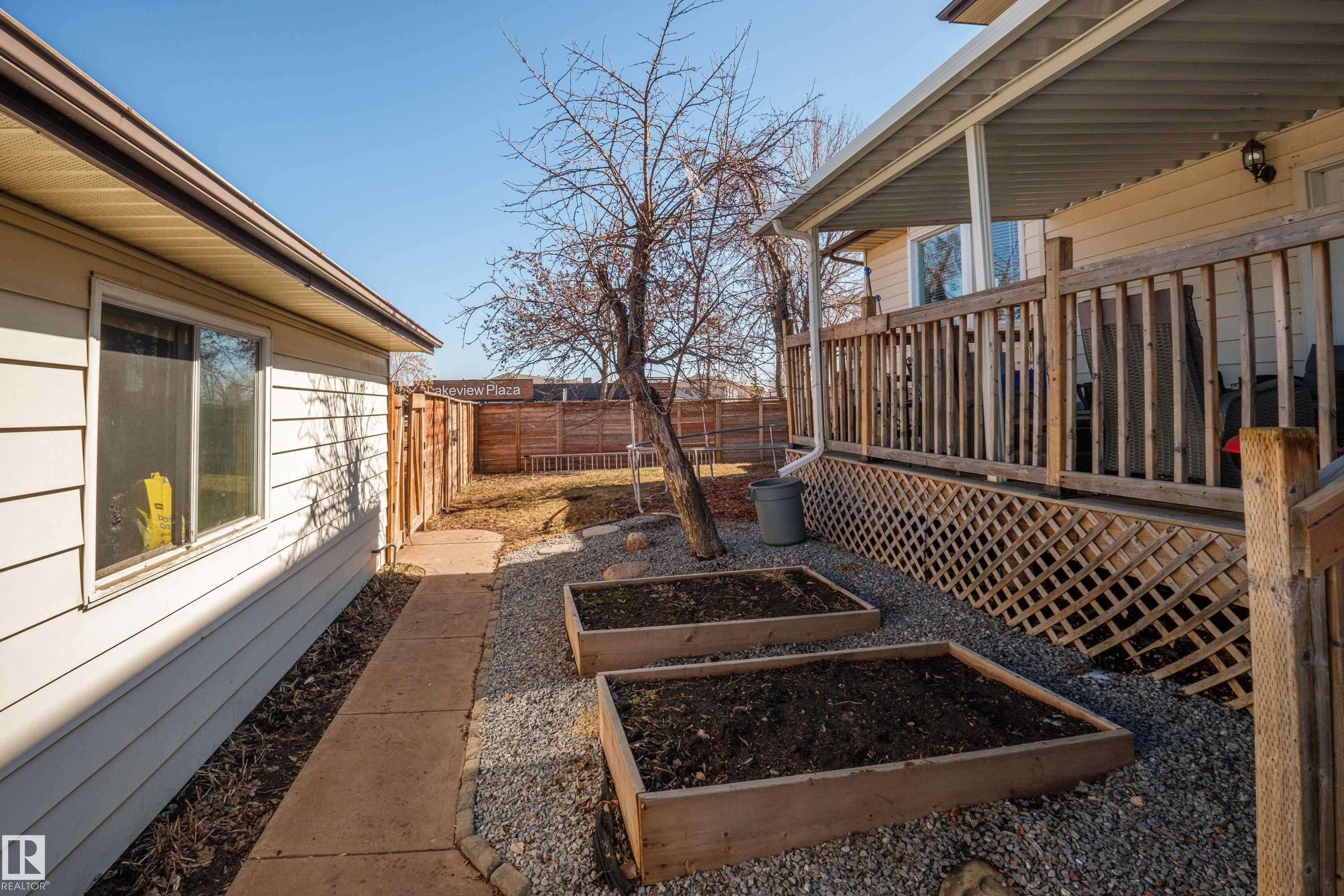 https://zimg.paragon.ice.com/ParagonImages/Property/PM/RAE/225401906/45/0/0/1300102b4de8f919620f0b4d1bb13d13/1/d95a7afcb1dbd3beaebc1b3b3875c0f2/225401906-C105FA3B-33F2-4DAE-B421-13E89078A12A.JPG