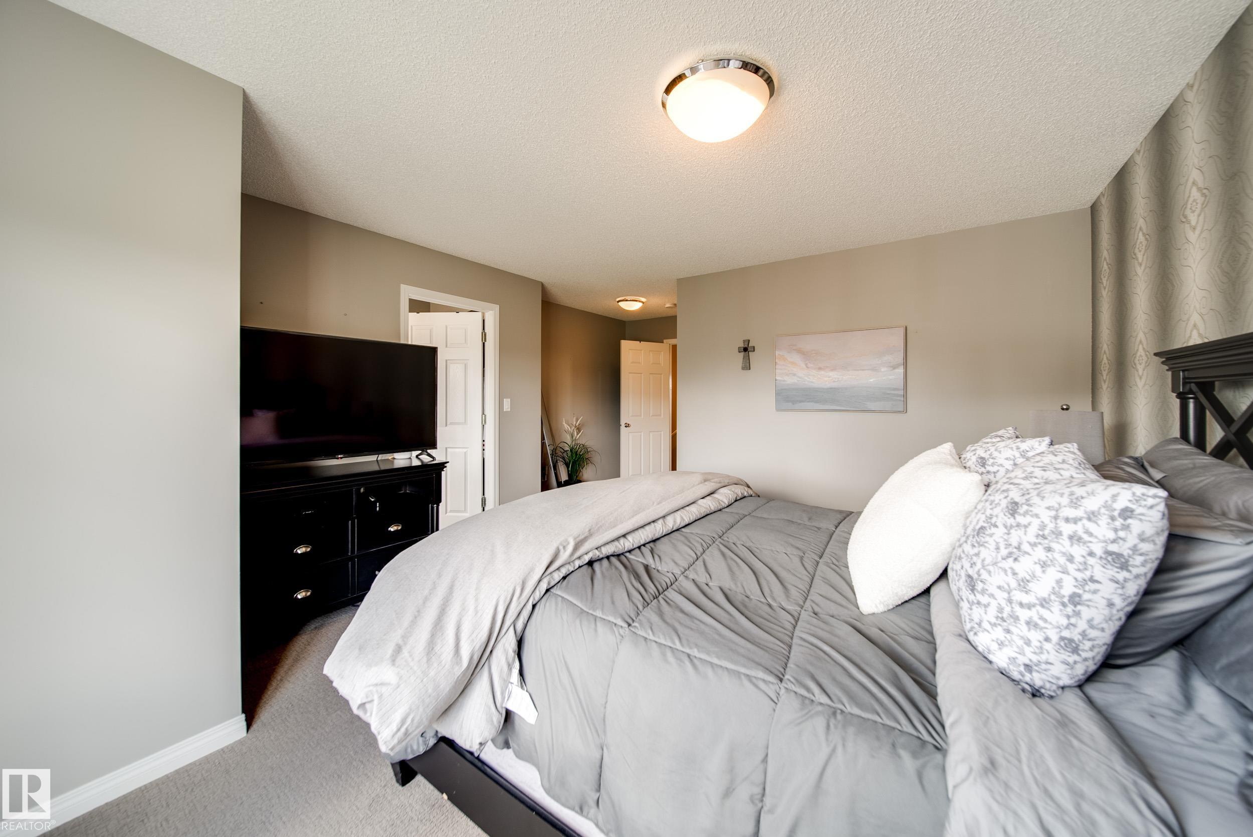 https://zimg.paragon.ice.com/ParagonImages/Property/PM/RAE/225401910/19/0/0/7438bfeb85965e949a175ba4201dae24/1/81358b2e7d1deb6e7d3f037d8a8f64dd/225401910-25439239-c7a5-4db9-9719-24e236740f2a.JPG