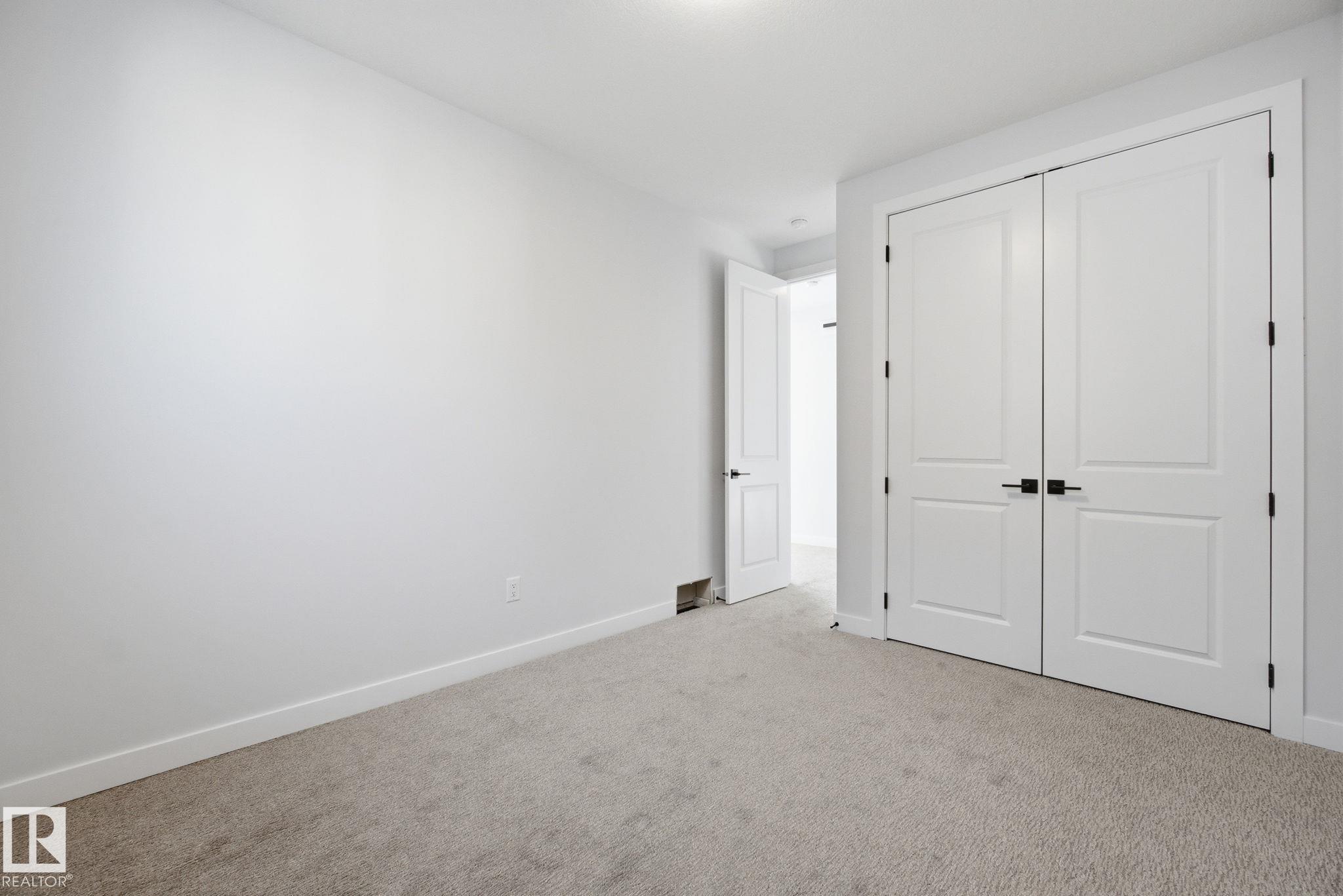 https://zimg.paragon.ice.com/ParagonImages/Property/PM/RAE/225401914/36/0/0/8eb08dd3eeb6e6b9c04ca26aca309cca/1/0851bac90e073cac49d4b21ae4608e97/225401914-AD29DDEC-DE60-4B75-9F9E-7D541DB8025C.JPG