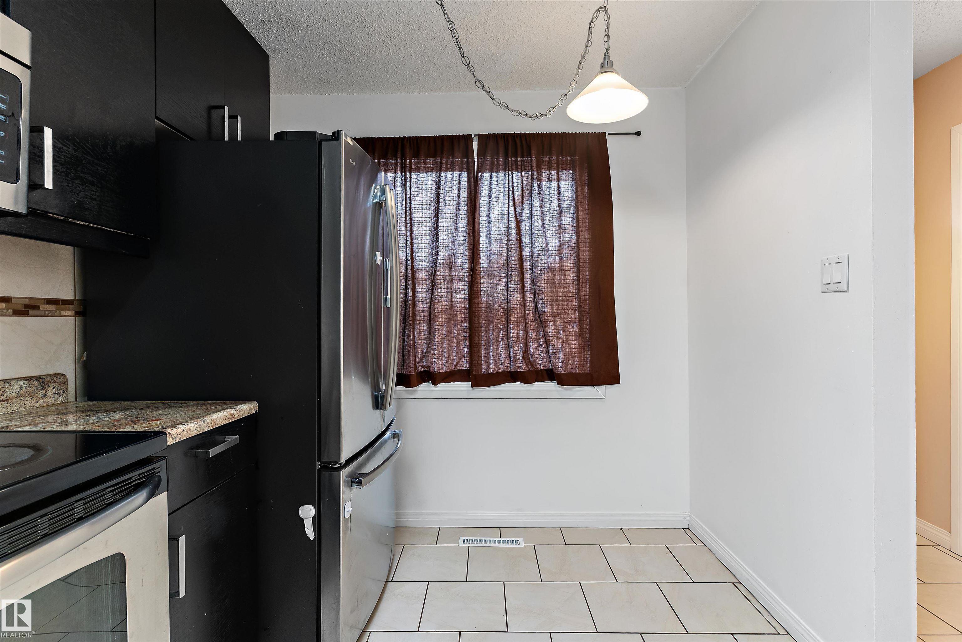 Photo 11 at 196 Roseland Village NW, Northmount, Edmonton