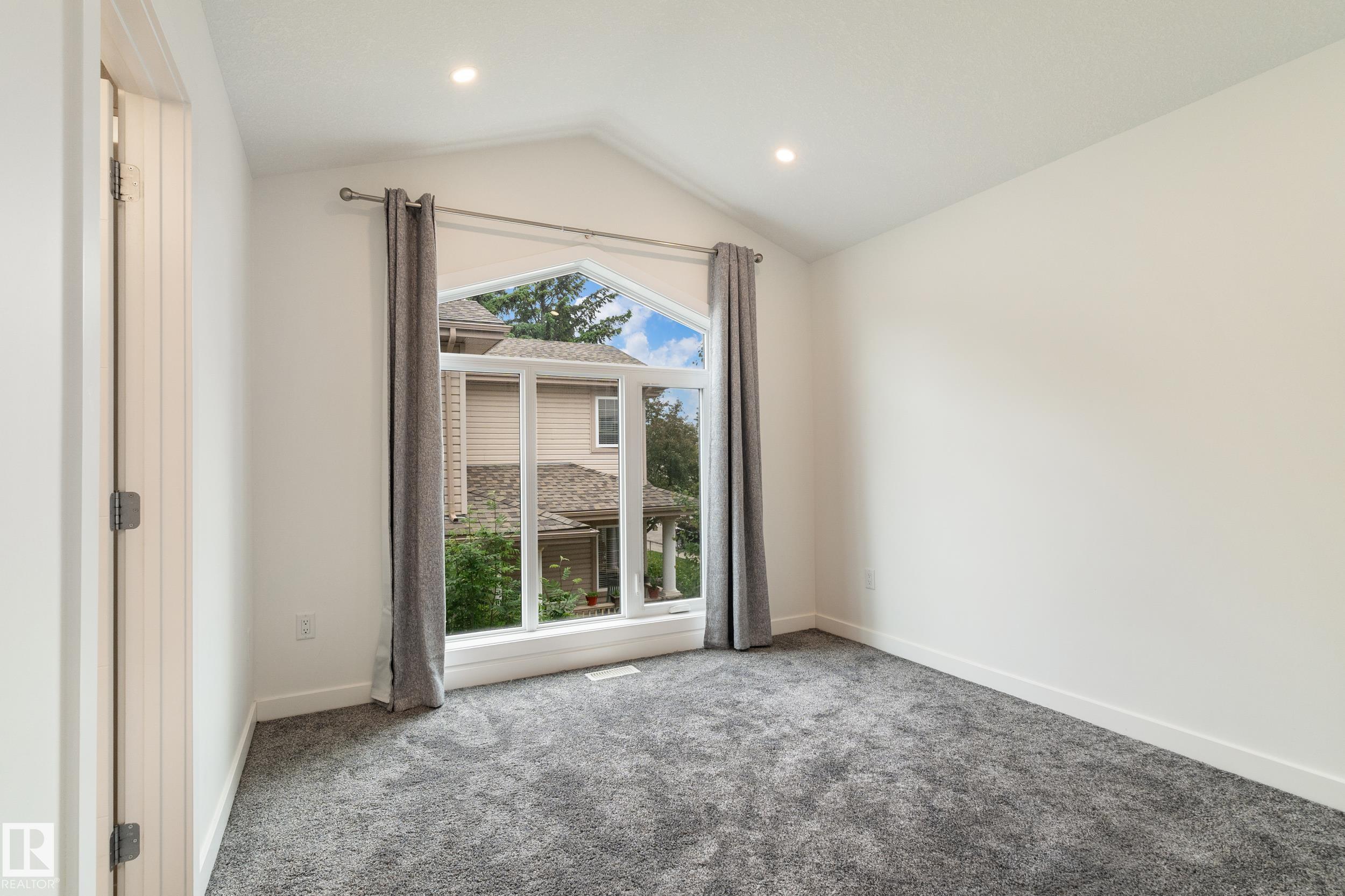 https://zimg.paragon.ice.com/ParagonImages/Property/PM/RAE/225401919/12/0/0/c825f5ef87c1da9e4ba7477d245a9a45/1/071d5dda51bc5c57863cc919fd0d448e/225401919-82077883-b50a-417d-86ae-7d98a30274a3.JPG