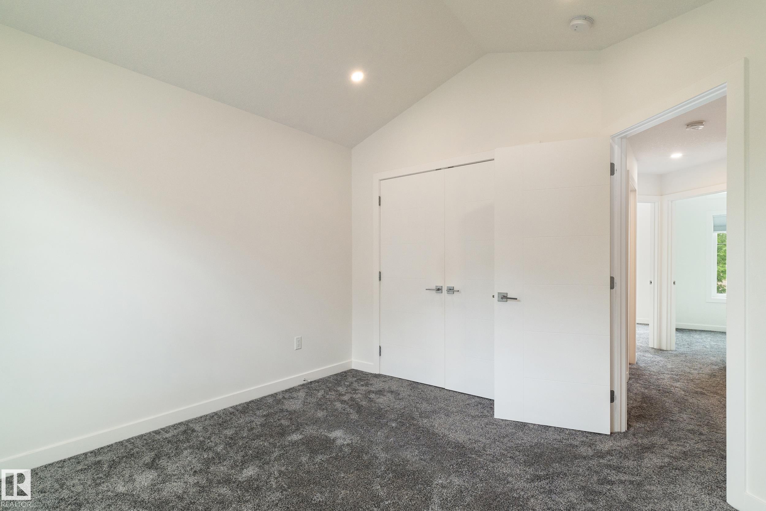 https://zimg.paragon.ice.com/ParagonImages/Property/PM/RAE/225401919/19/0/0/4a8ecae2fef6ea83666fbfa5abca909e/1/071d5dda51bc5c57863cc919fd0d448e/225401919-9fef3e27-07a9-4aee-99d9-759a9c5a576a.JPG