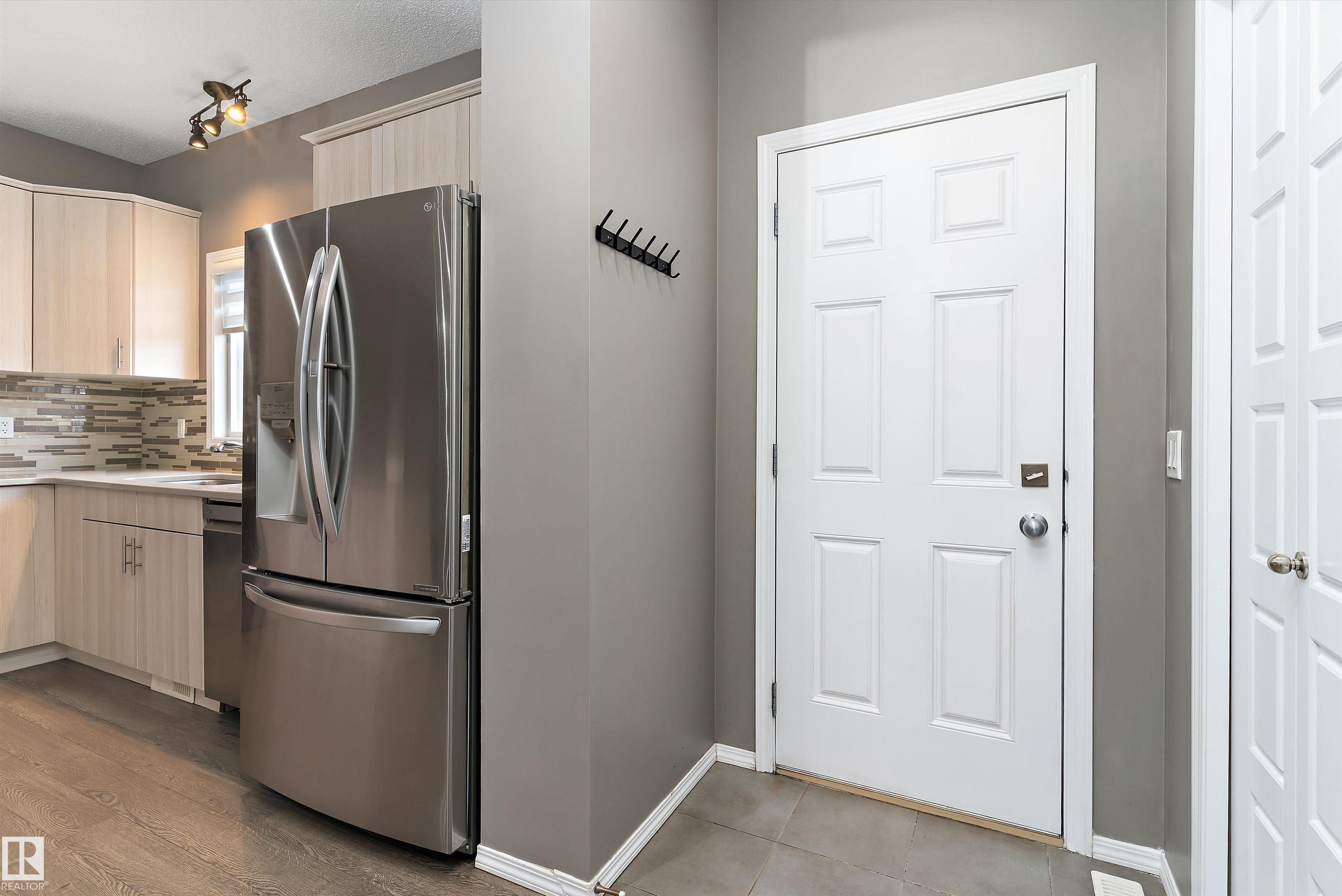 https://zimg.paragon.ice.com/ParagonImages/Property/PM/RAE/225401939/12/0/0/d13780b9e6b432acaffab3c7b343c85e/1/6967a5005e5fc04757600fa34c932627/225401939-b9252fff-8d53-4f18-a002-4545e7d3f430.JPG