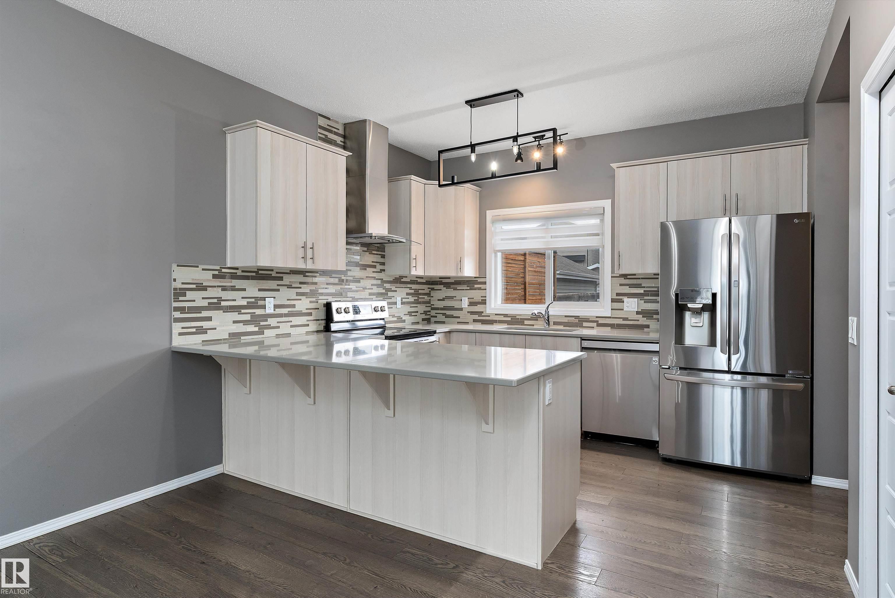 https://zimg.paragon.ice.com/ParagonImages/Property/PM/RAE/225401939/9/0/0/8f8859be4d9fc61899344853272aaceb/1/6967a5005e5fc04757600fa34c932627/225401939-997bfb5b-a8af-42f1-b407-ad943fdab23c.JPG