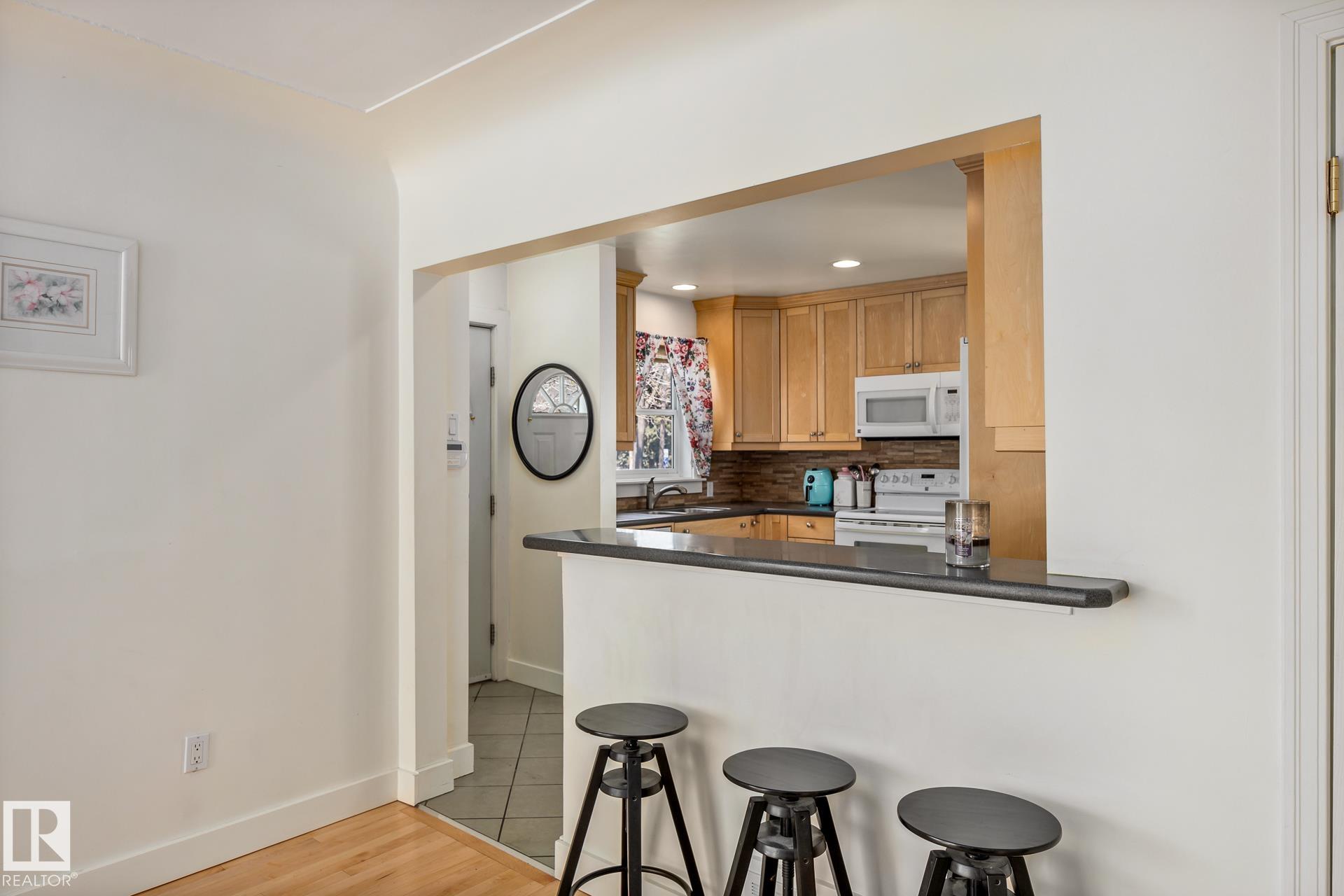 https://zimg.paragon.ice.com/ParagonImages/Property/PM/RAE/225401943/10/0/0/1310e4cca85f893579a4fd9b604f6427/1/0baaed4f41c937ea9c82deb98ebb8f43/225401943-c9584c6f-ffe9-4e87-9fb2-dcb7c2a386a2.JPG