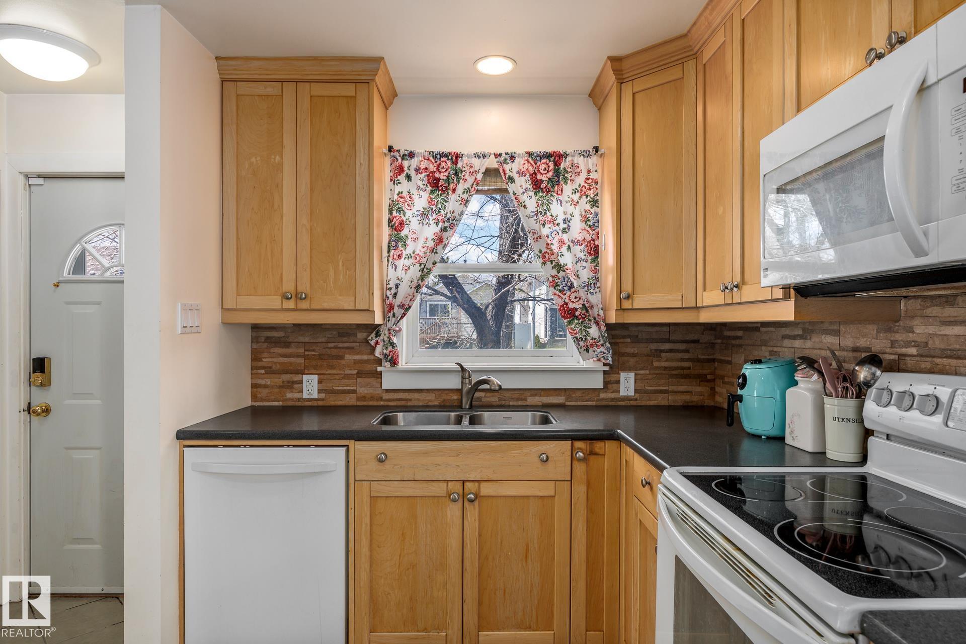 https://zimg.paragon.ice.com/ParagonImages/Property/PM/RAE/225401943/14/0/0/4249a3077a89654c9ff3468e73195750/1/0baaed4f41c937ea9c82deb98ebb8f43/225401943-0d5424a2-c178-4211-8bfe-e4b6e761e5fe.JPG