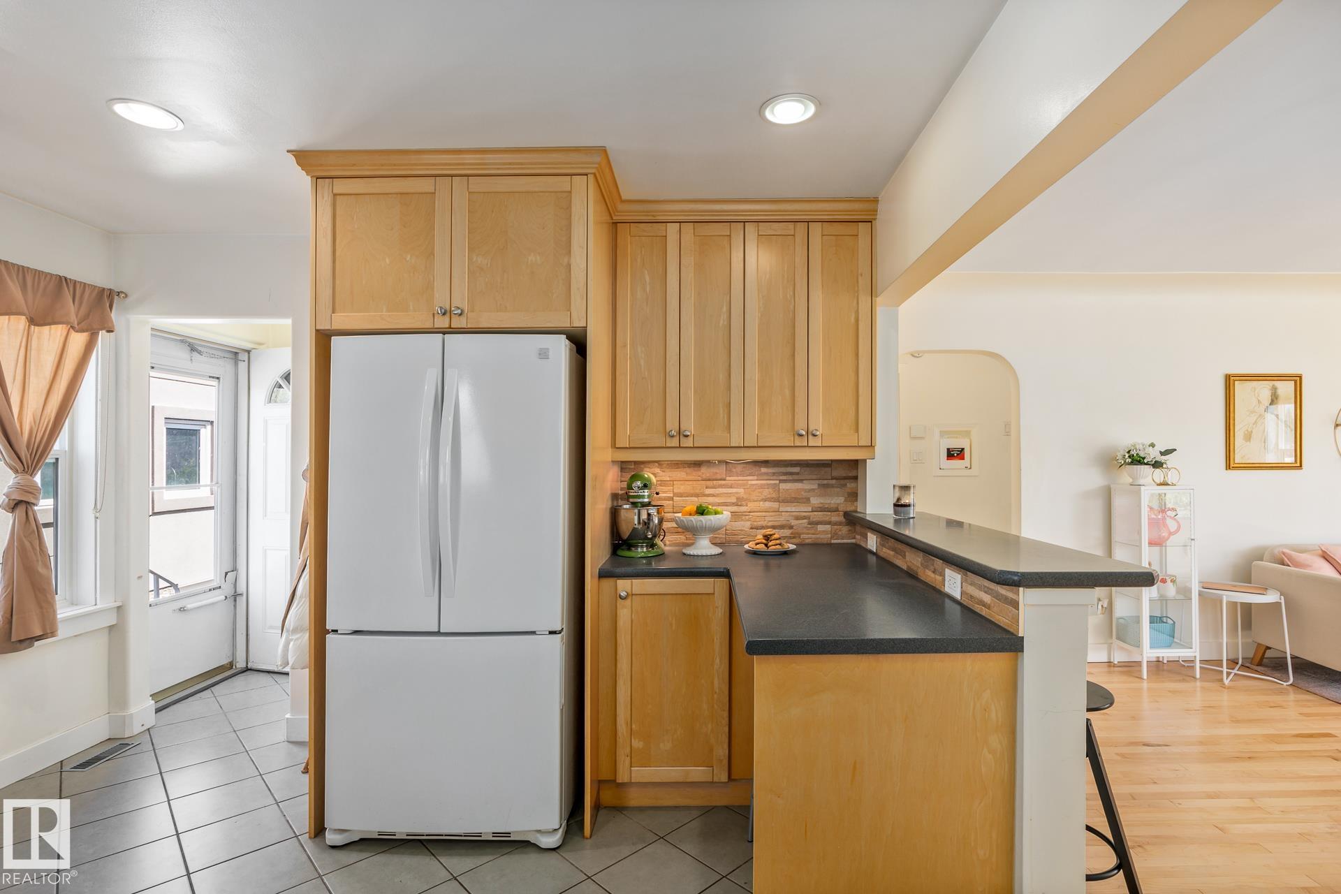 https://zimg.paragon.ice.com/ParagonImages/Property/PM/RAE/225401943/15/0/0/b0476f530b8cac60785657c9d811361b/1/0baaed4f41c937ea9c82deb98ebb8f43/225401943-149cbfbd-dd60-4443-b71d-d8434bd8ec8b.JPG