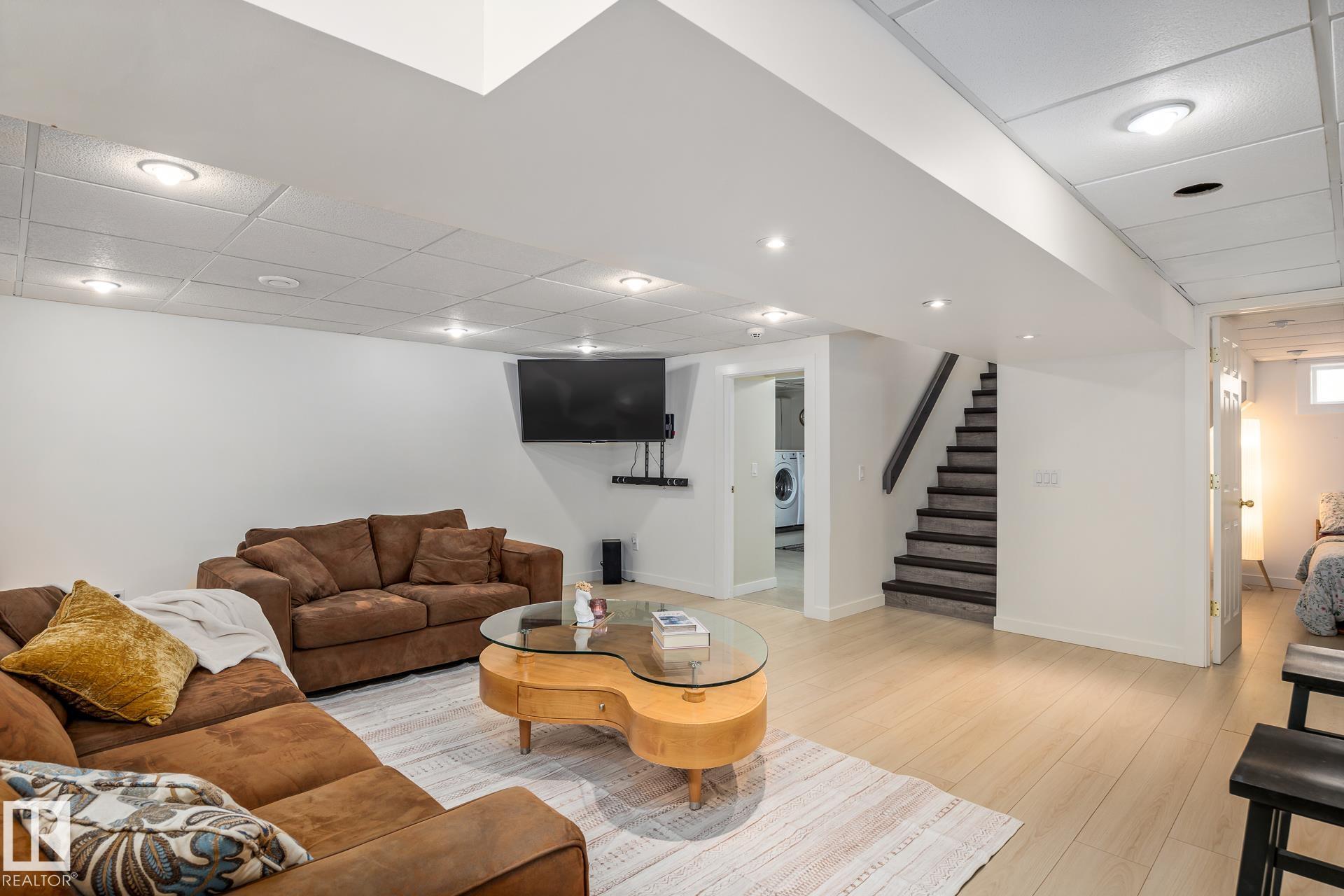 https://zimg.paragon.ice.com/ParagonImages/Property/PM/RAE/225401943/28/0/0/ef144b65d9bbf80b3124514a2c5ab76f/1/0baaed4f41c937ea9c82deb98ebb8f43/225401943-7d9e828e-0b65-4ab3-a599-c093443f31ff.JPG