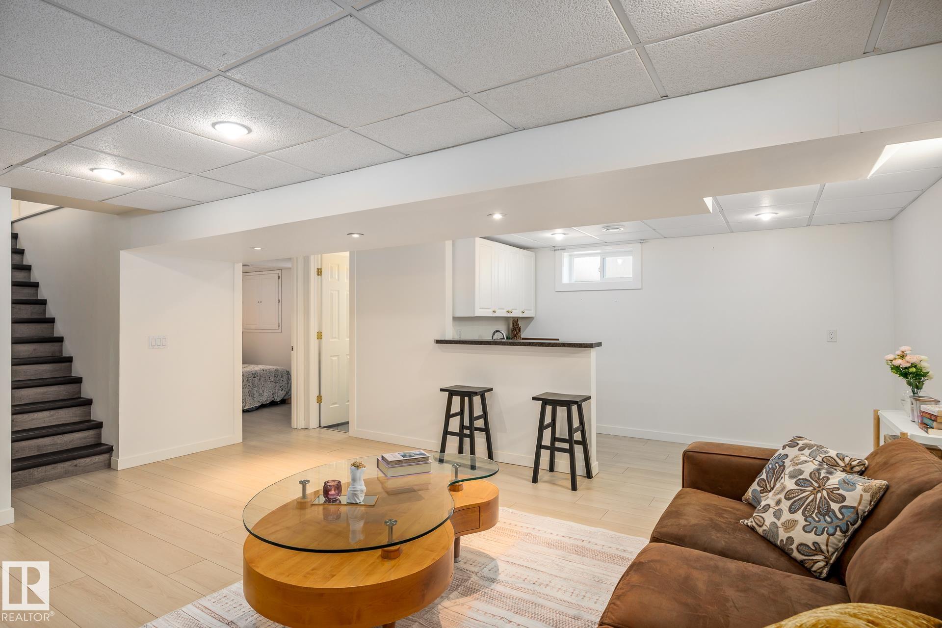 https://zimg.paragon.ice.com/ParagonImages/Property/PM/RAE/225401943/30/0/0/dbd557960662b6bb3632988b56b848f2/1/0baaed4f41c937ea9c82deb98ebb8f43/225401943-5d5459e9-051a-4d8a-9bce-0cab72347afe.JPG