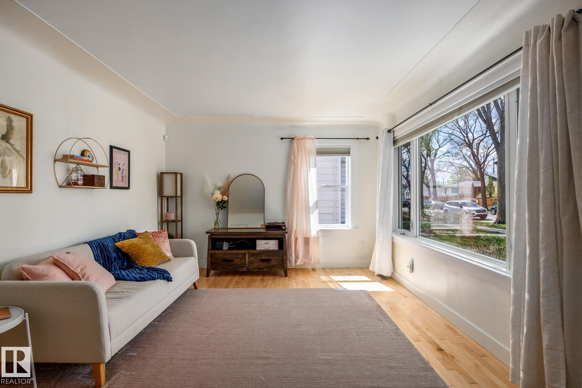 Picture for 12323 104 ST NW