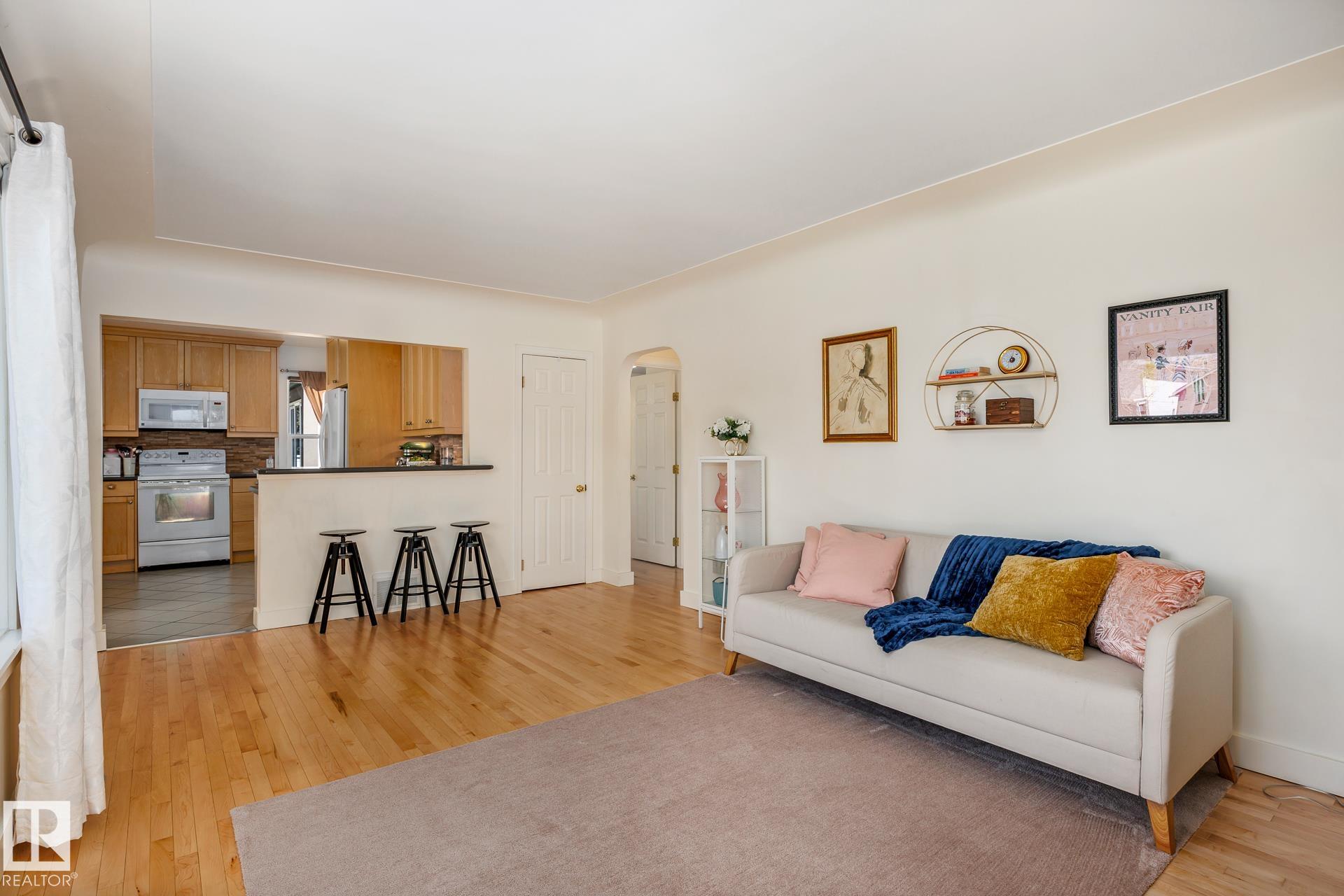 https://zimg.paragon.ice.com/ParagonImages/Property/PM/RAE/225401943/6/0/0/2da4d113f7ecb998d7fae67d3890f13c/1/0baaed4f41c937ea9c82deb98ebb8f43/225401943-de5e2d51-2721-4026-84a1-5ccb1933f150.JPG