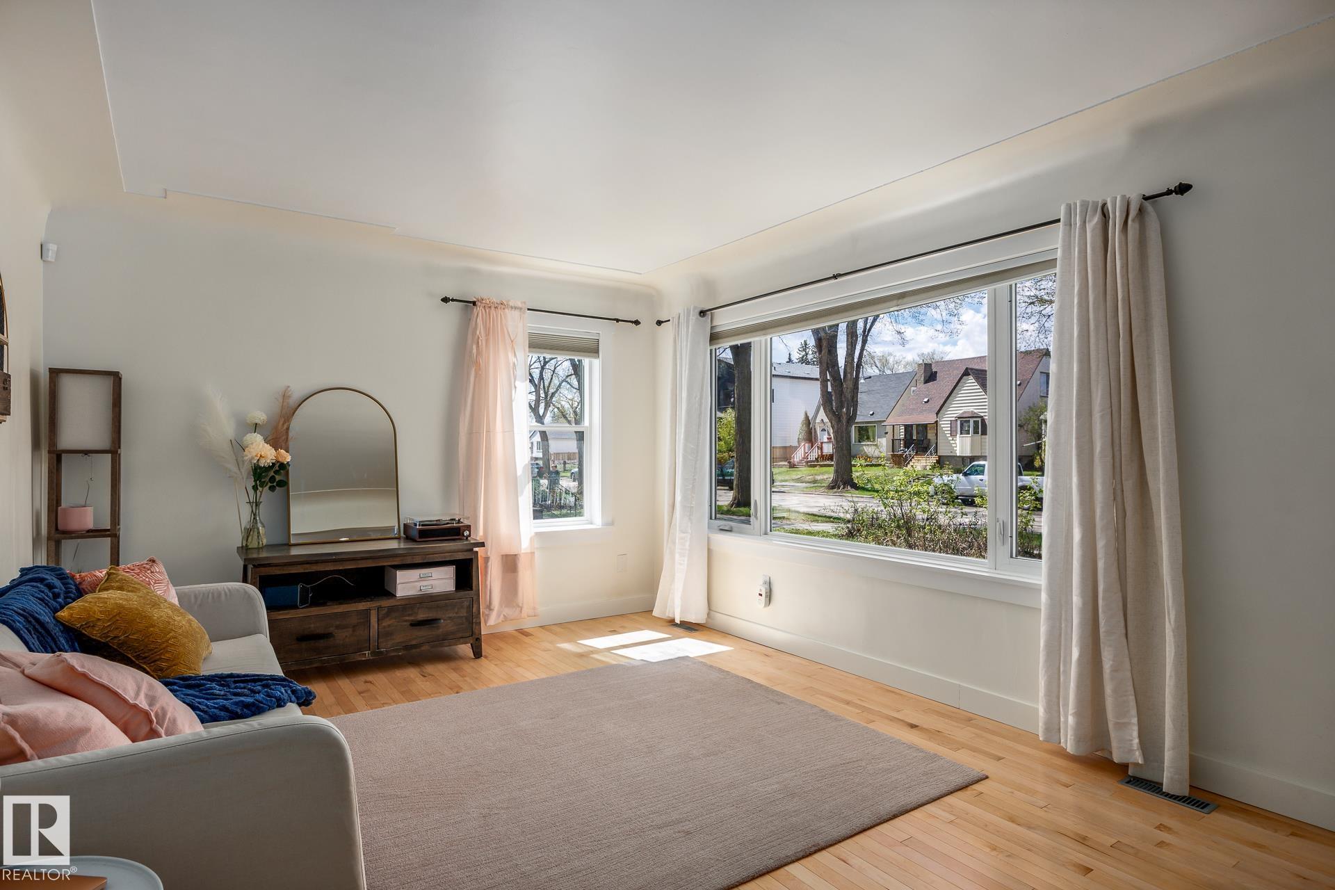 https://zimg.paragon.ice.com/ParagonImages/Property/PM/RAE/225401943/7/0/0/6653f6efa277ef12b51c0c42d4573bf2/1/0baaed4f41c937ea9c82deb98ebb8f43/225401943-593cccd1-3f28-4f96-9bc6-022d3ac52c35.JPG