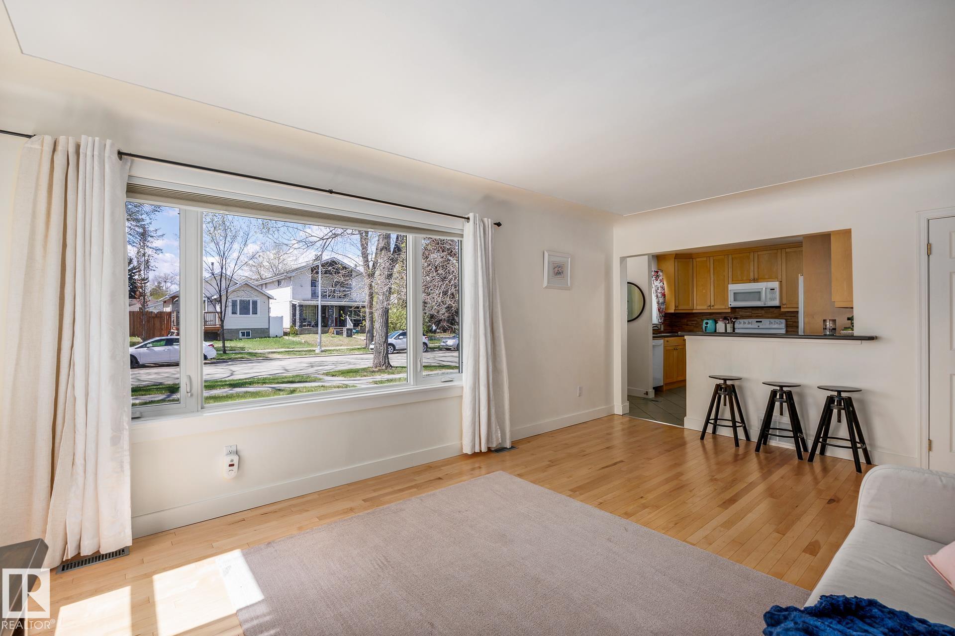 https://zimg.paragon.ice.com/ParagonImages/Property/PM/RAE/225401943/8/0/0/852829e9624d3920ad809c344b175e32/1/0baaed4f41c937ea9c82deb98ebb8f43/225401943-24f222b4-6dbc-4597-8666-270adeed2153.JPG