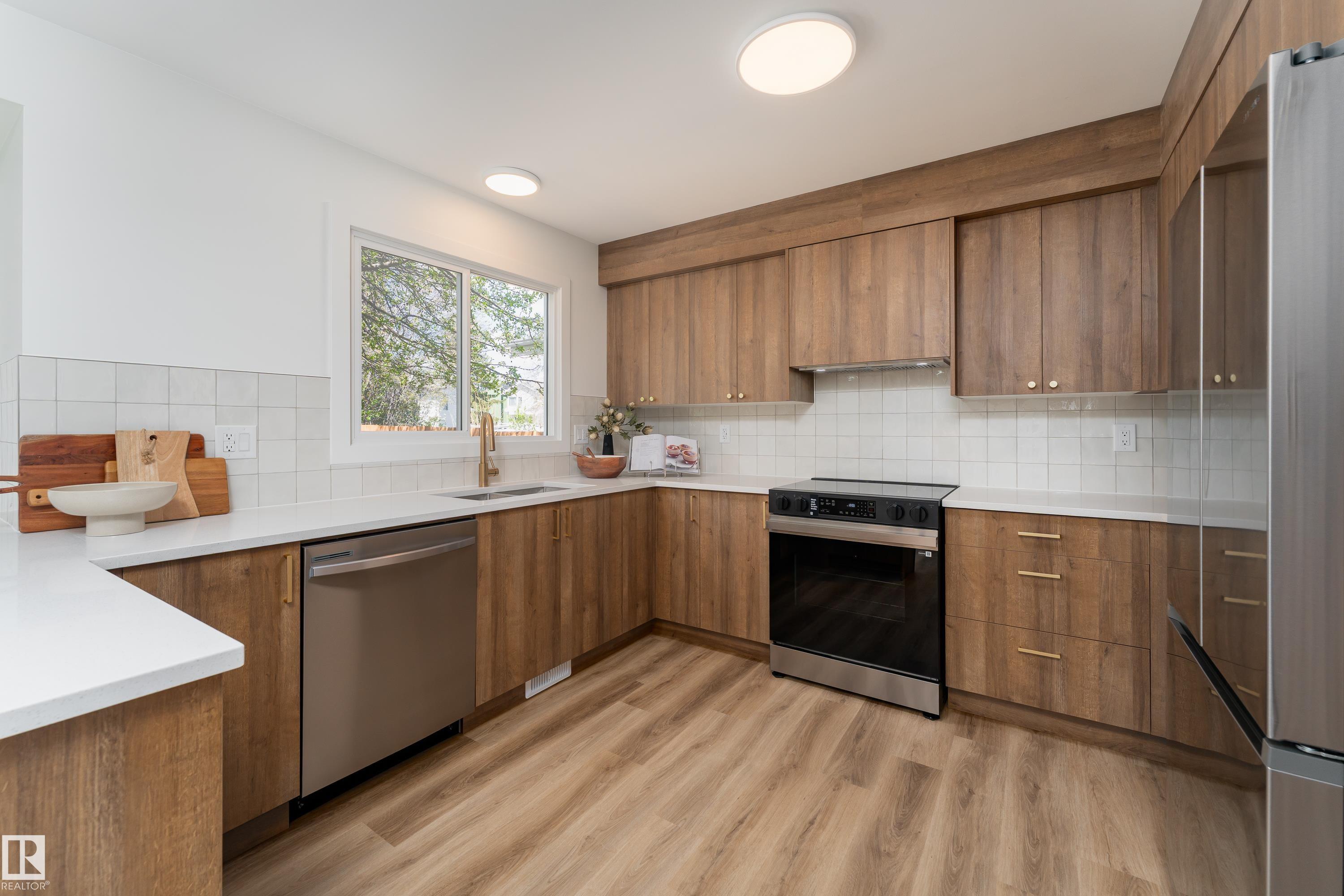 Photo 14 at 6410 187a Street NW, Ormsby Place, Edmonton