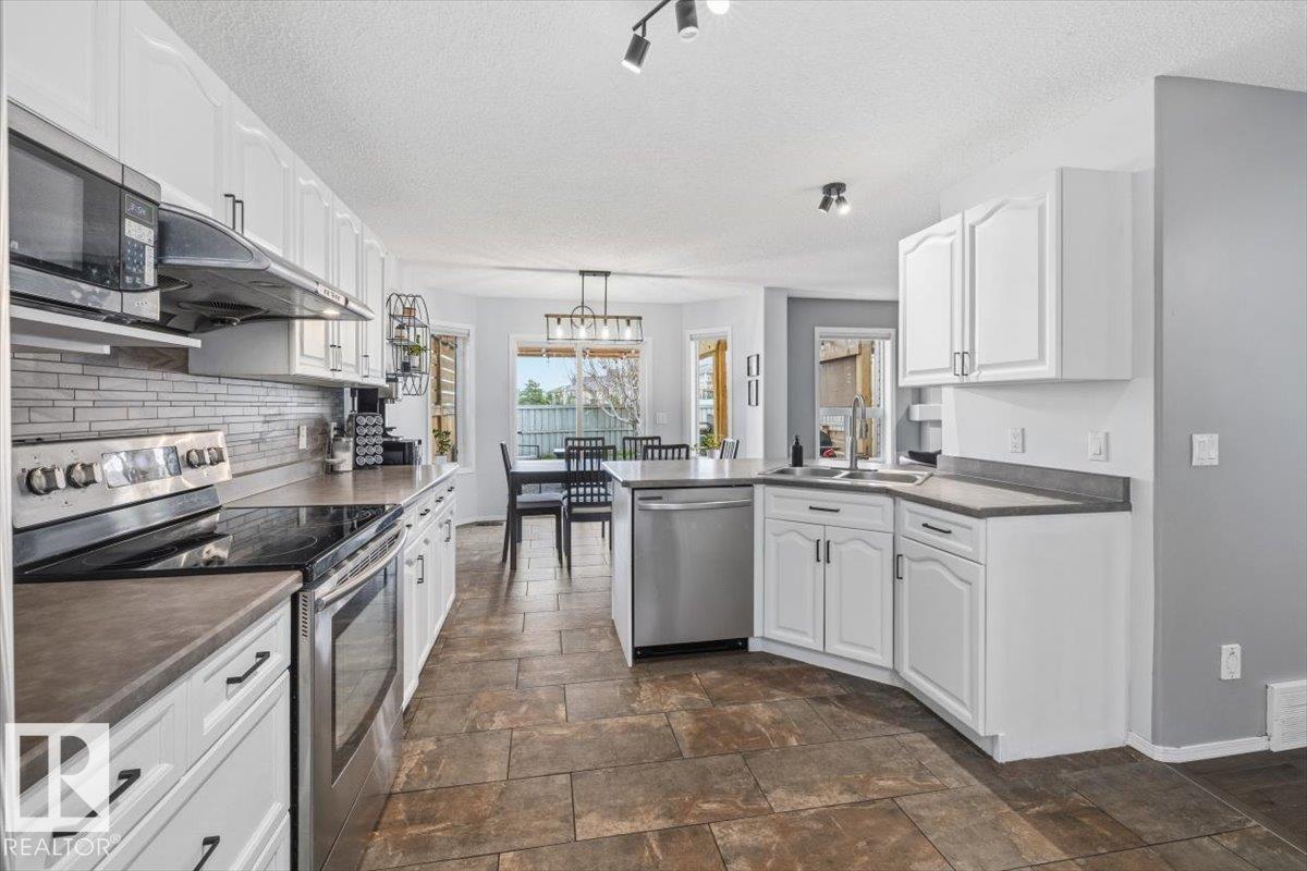 Photo 12 at 3570 Mclean Crescent SW, Macewan, Edmonton