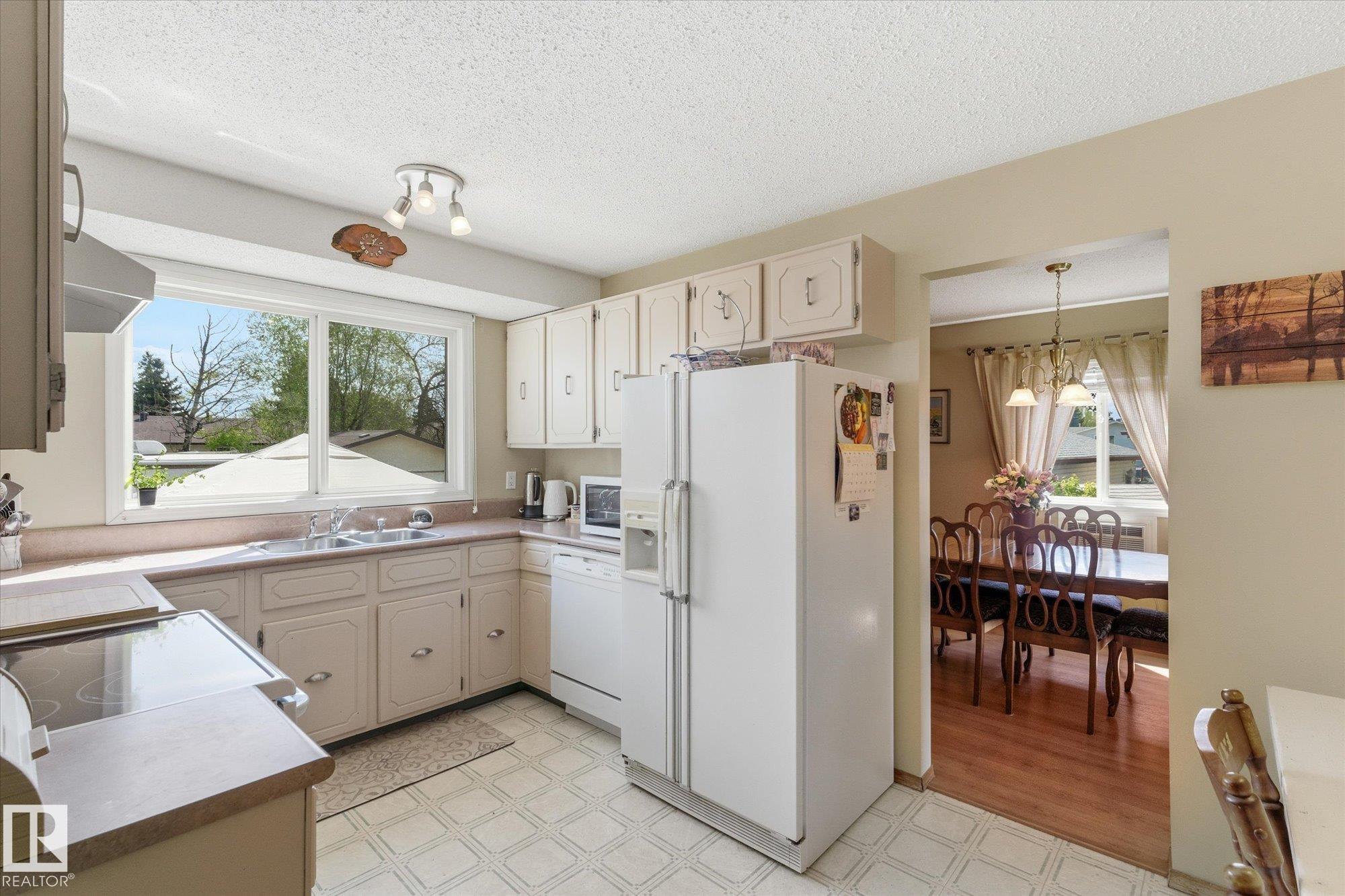 https://zimg.paragon.ice.com/ParagonImages/Property/PM/RAE/225401973/14/0/0/e1ad305a7828c0a350611021b5067d2d/1/3313ff847cd7c597c59911b63d522290/225401973-018d3c46-b0c2-4da7-966e-6e169d8c5e4d.JPG